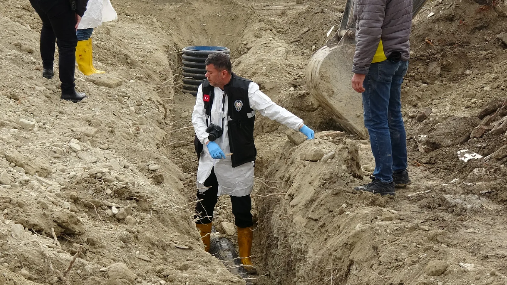 Burdur'da Öğretmenevi bahçesindeki kazıda insan kemikleri bulundu