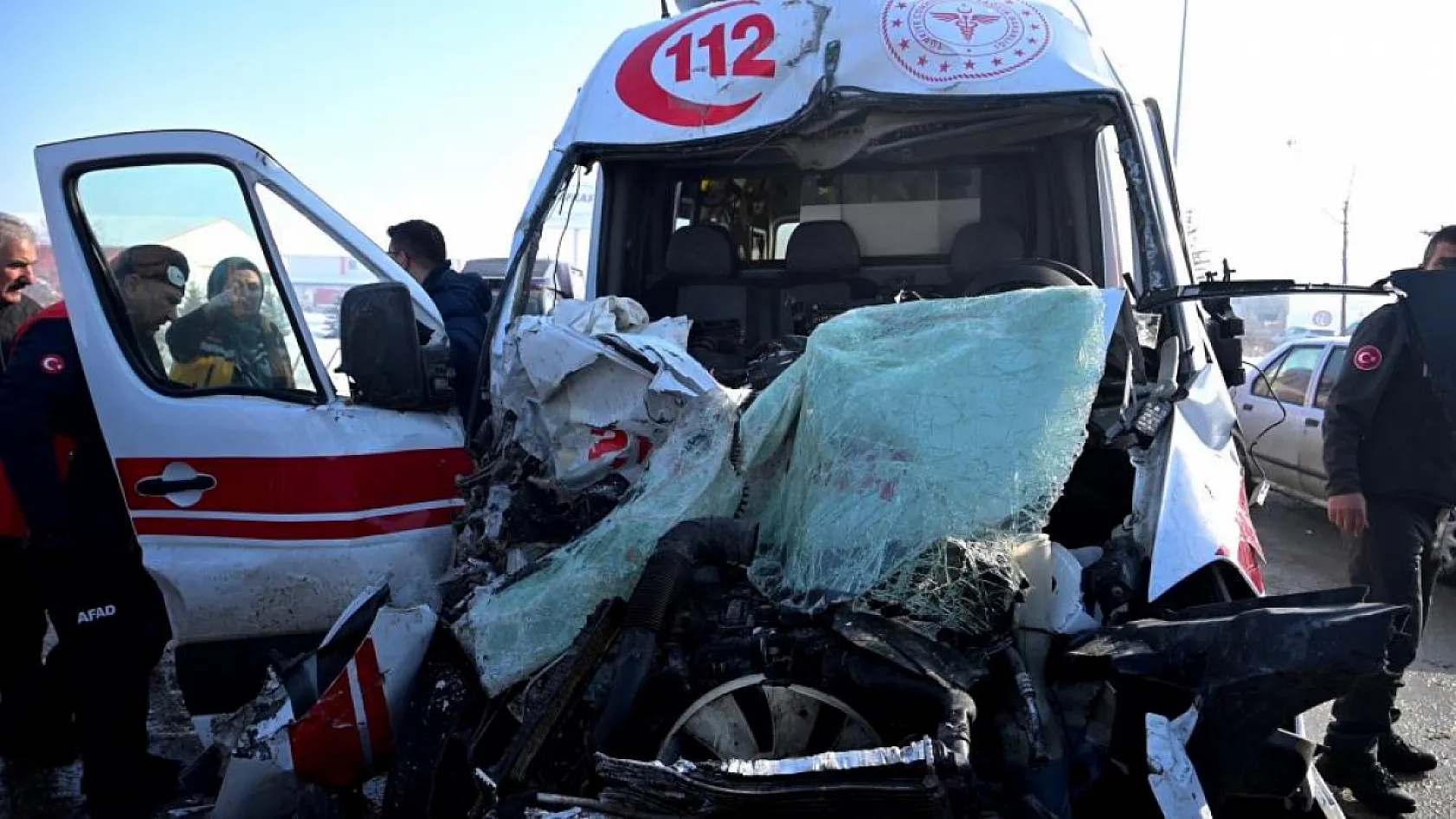 4 aracın karıştığı trafik kazasında 9 yaralı