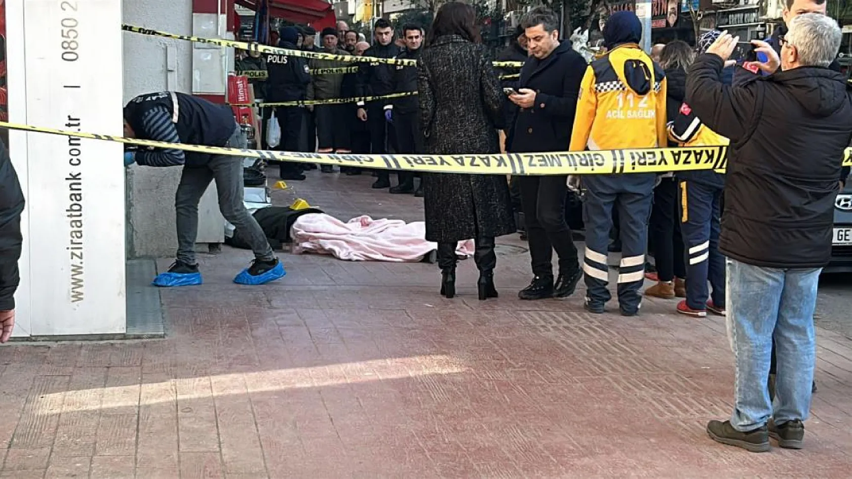 Korkunç cinayet: Herkesin gözü önünde öldürdü