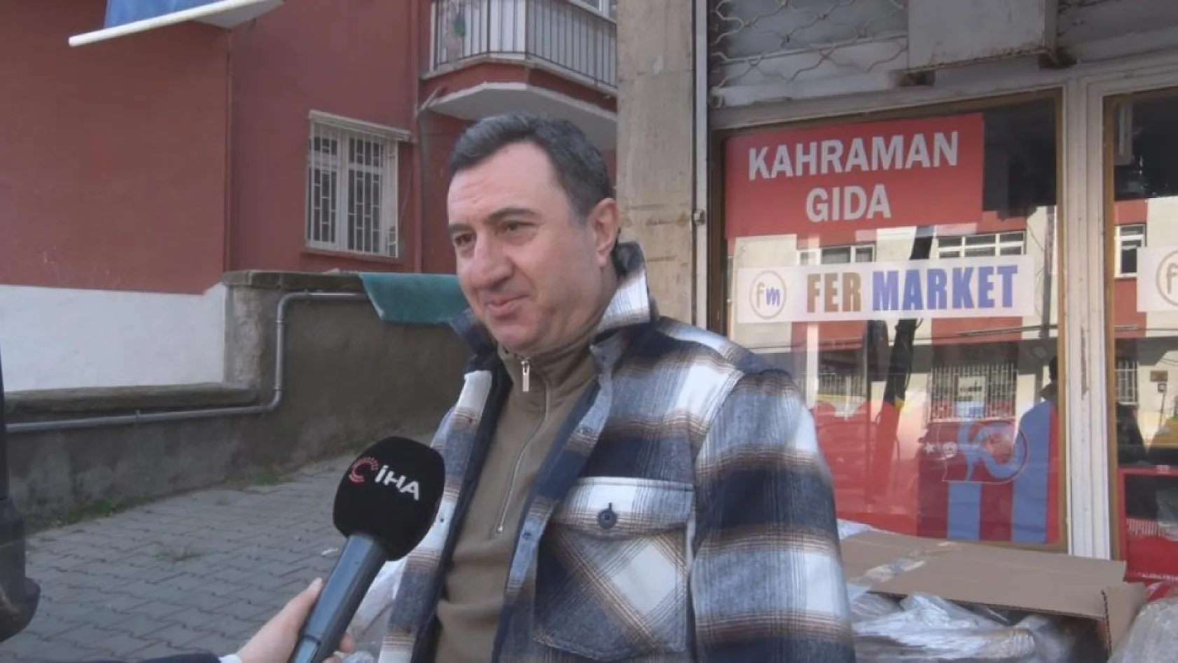 8 şişe su çalan kadına market sahibinden çağrı: 'Suları taşı, bedava veririm'