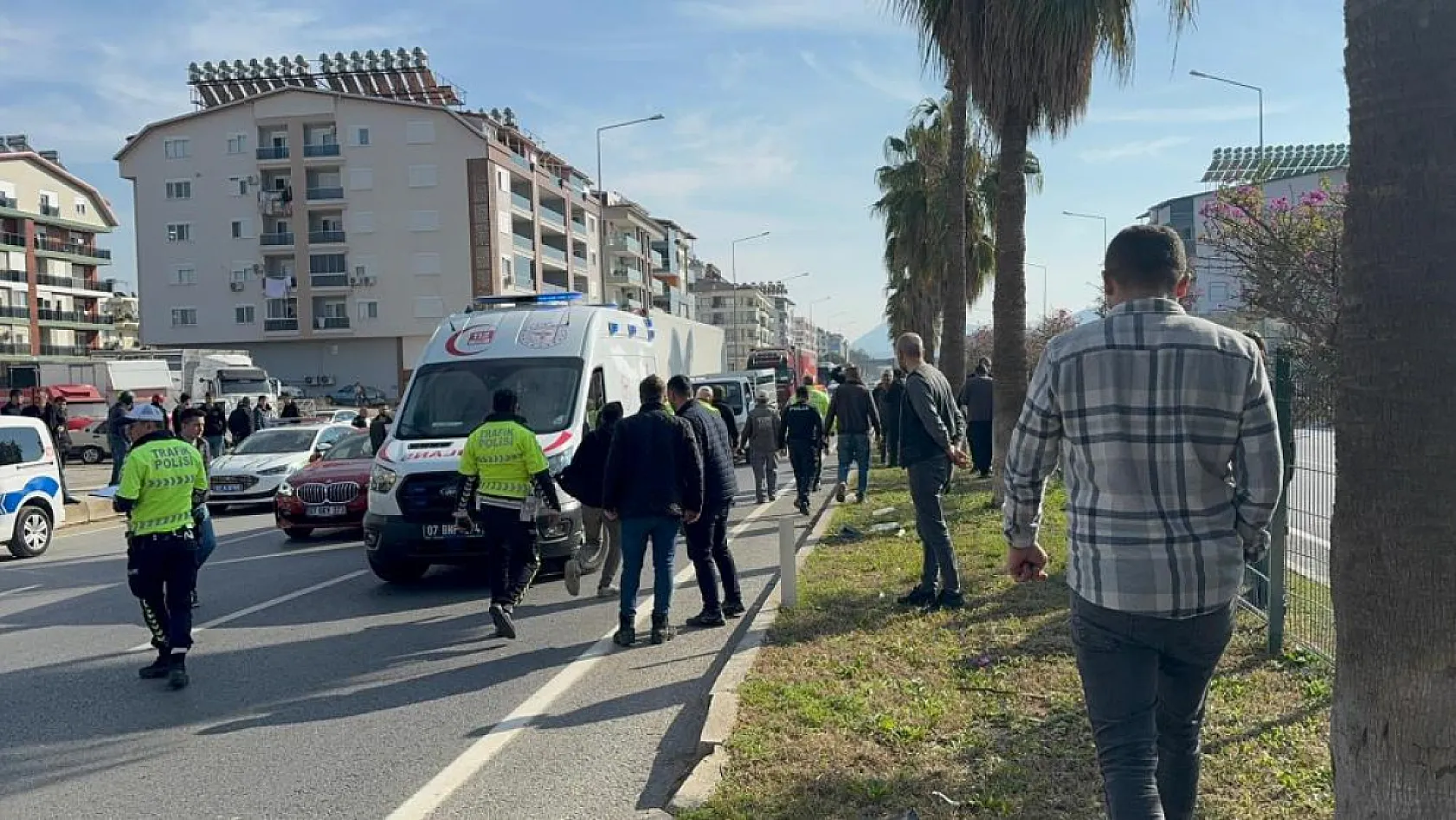Kamyonetle çarpışan 17 yaşındaki motosiklet sürücüsü genç hayatını kaybetti