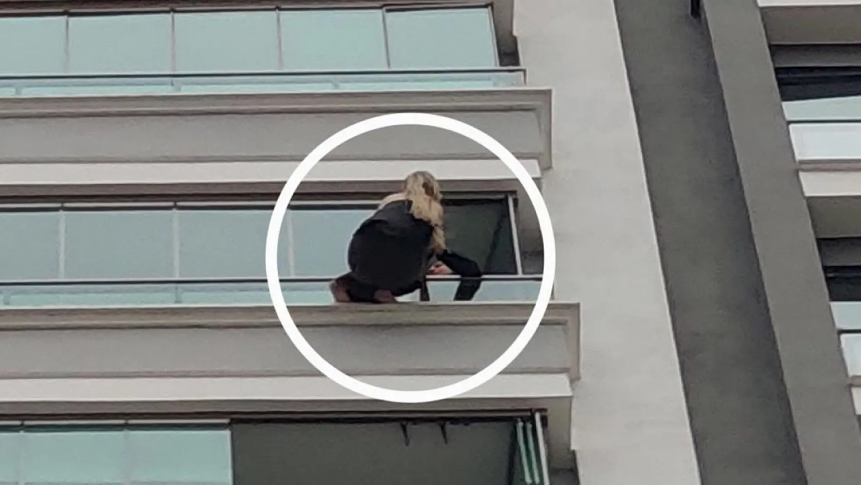 Kadın avukat 12. katın balkonunda intihara kalkıştı