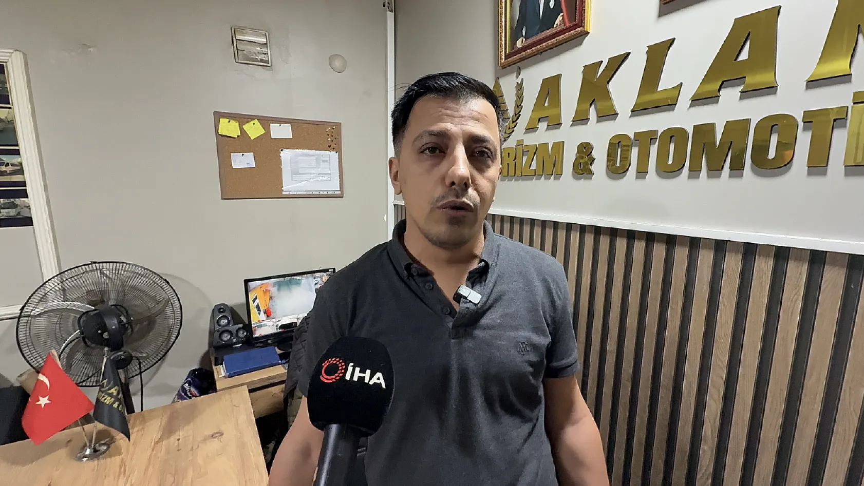Park halindeki minibüse çarpan sürücü yer değiştirip kaçtı