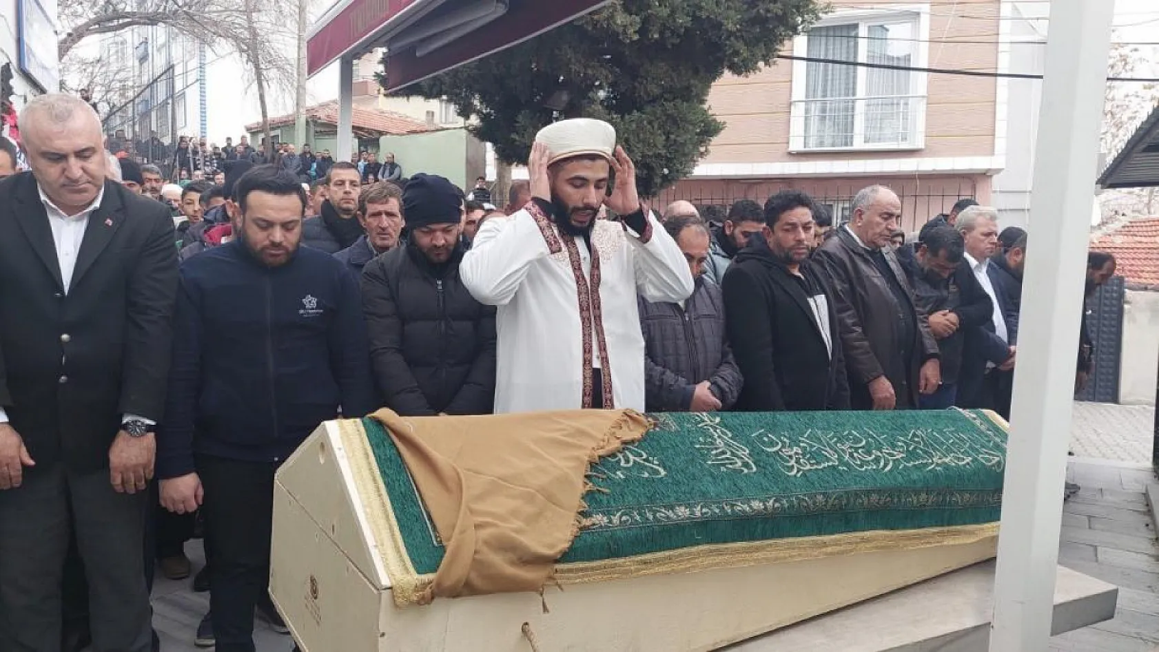 Eşinin boğazını keserek öldüren zanlıya ağırlaştırılmış müebbet talebi