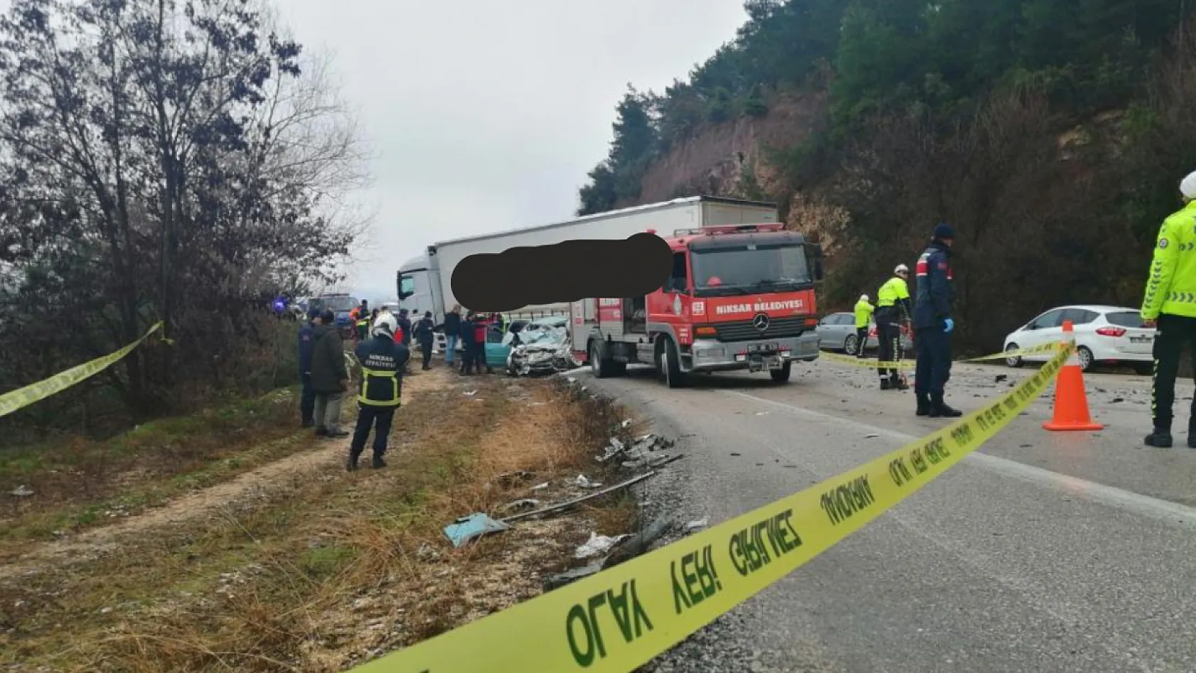 Tıra çarpan Opel marka otomobil 2 kişiye mezar oldu