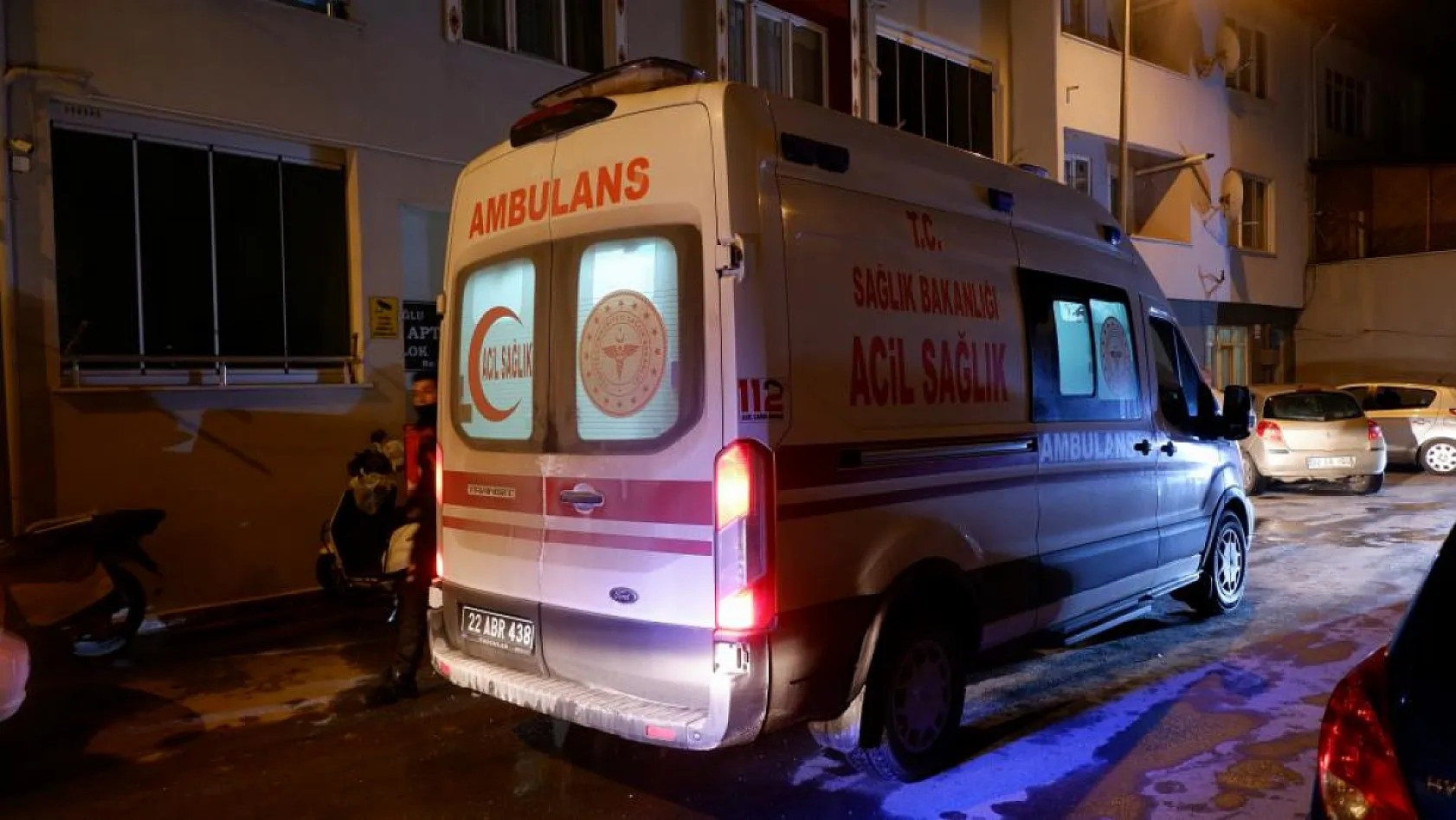 Bir kadın evinde kalbinden bıçaklanmış halde bulundu