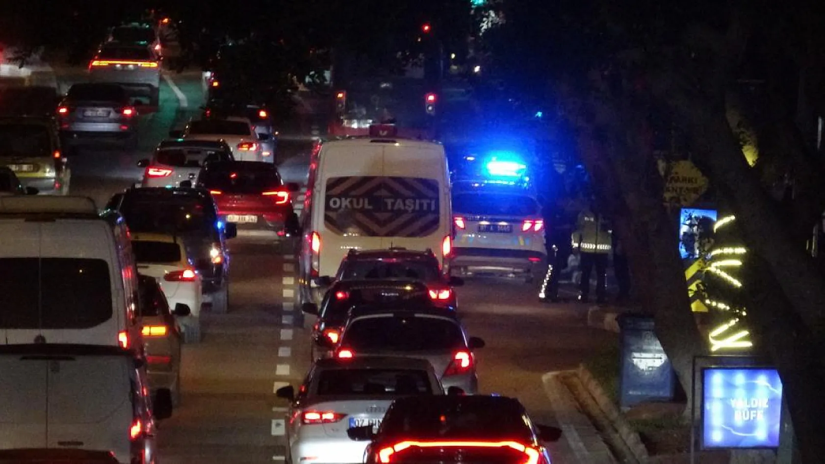 Motosikletli polis timi ile otomobil çarpıştı: 1 polis yaralandı