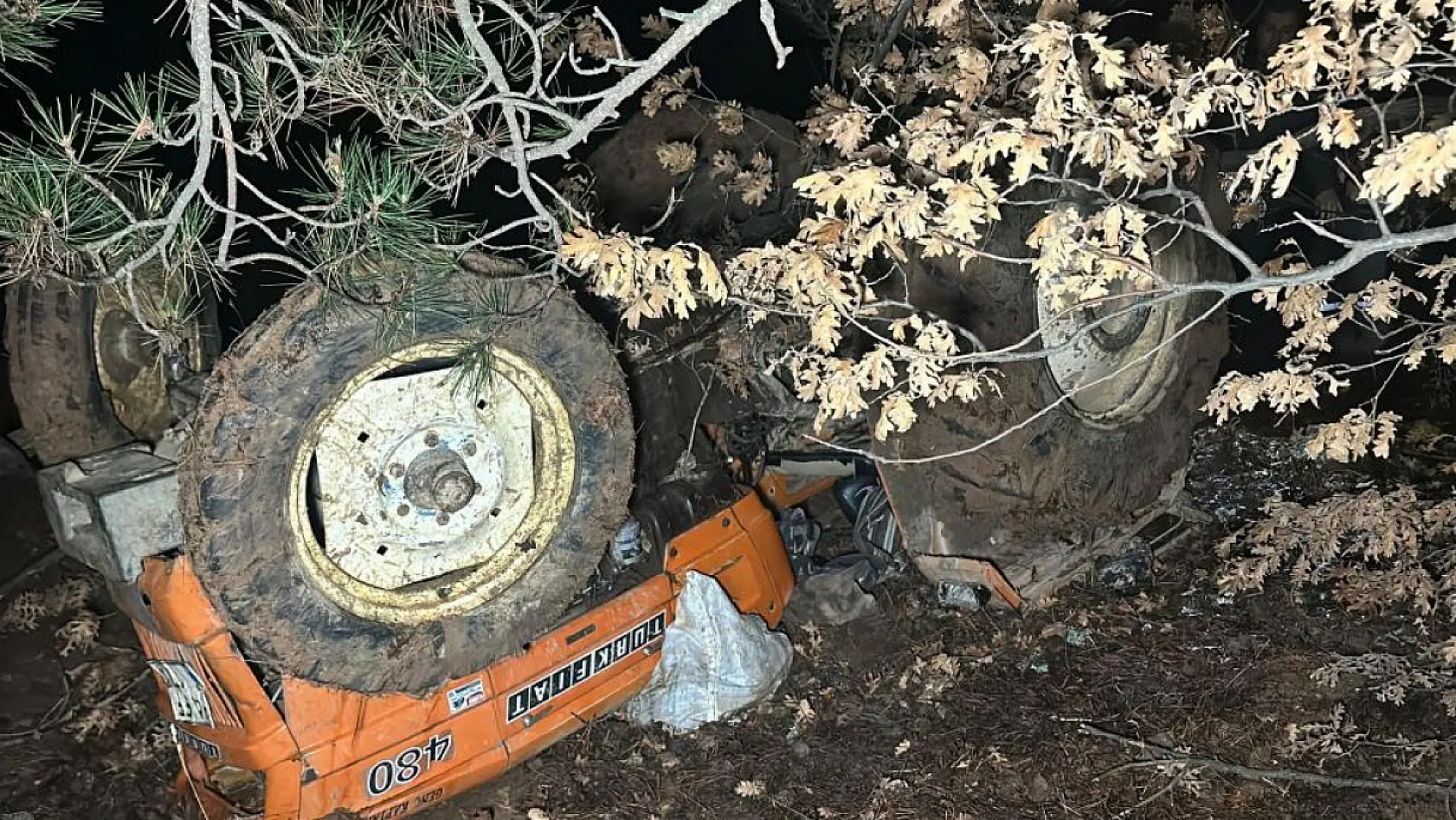 Kontrolden çıkan traktör ormanlık alana devrildi: 2 ölü, 2 yaralı