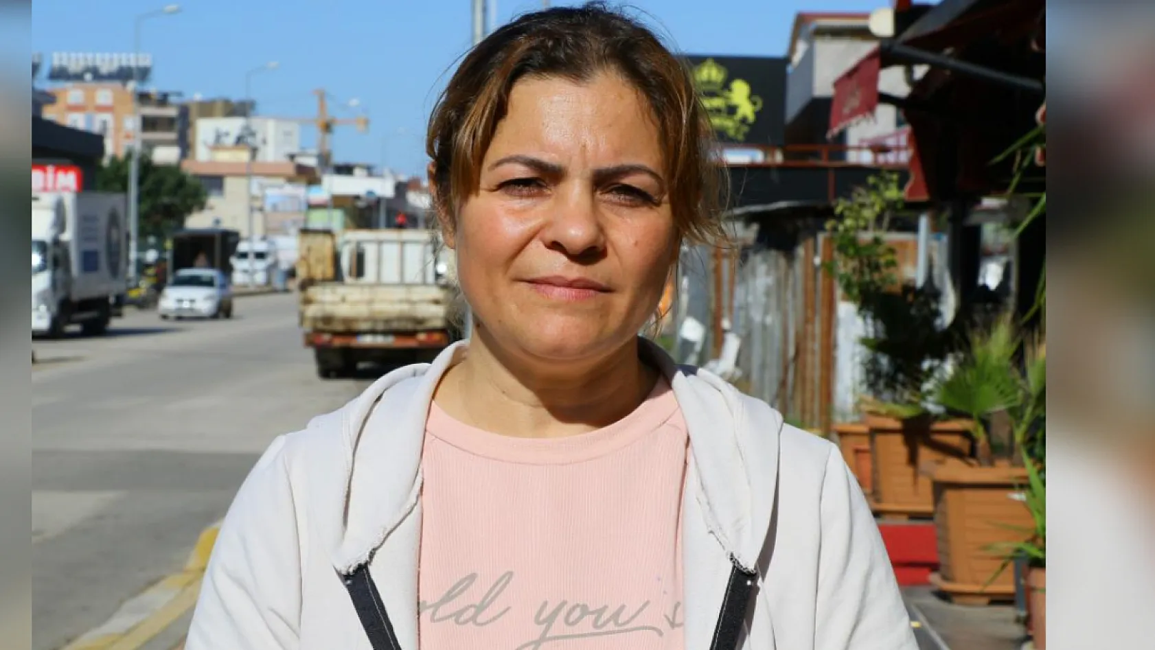 Çiğ köfte aldıktan sonra cüzdanını düşürdü, güvenlik kamerasını izleyince şoke oldu