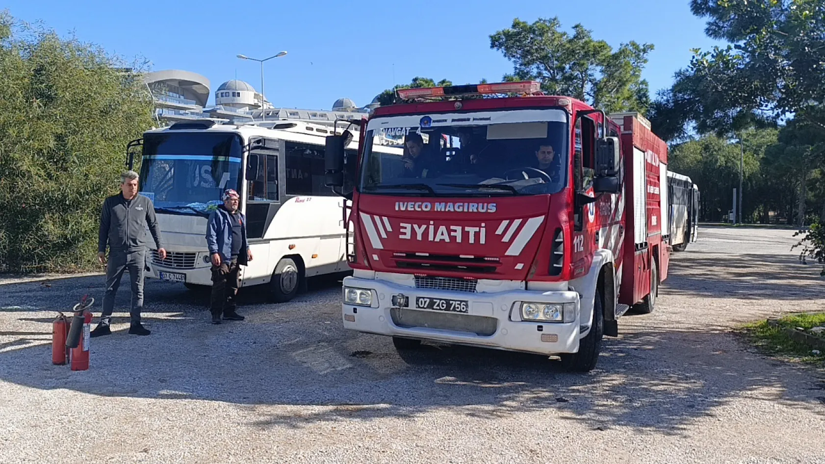 Otel servis minibüsü yandı