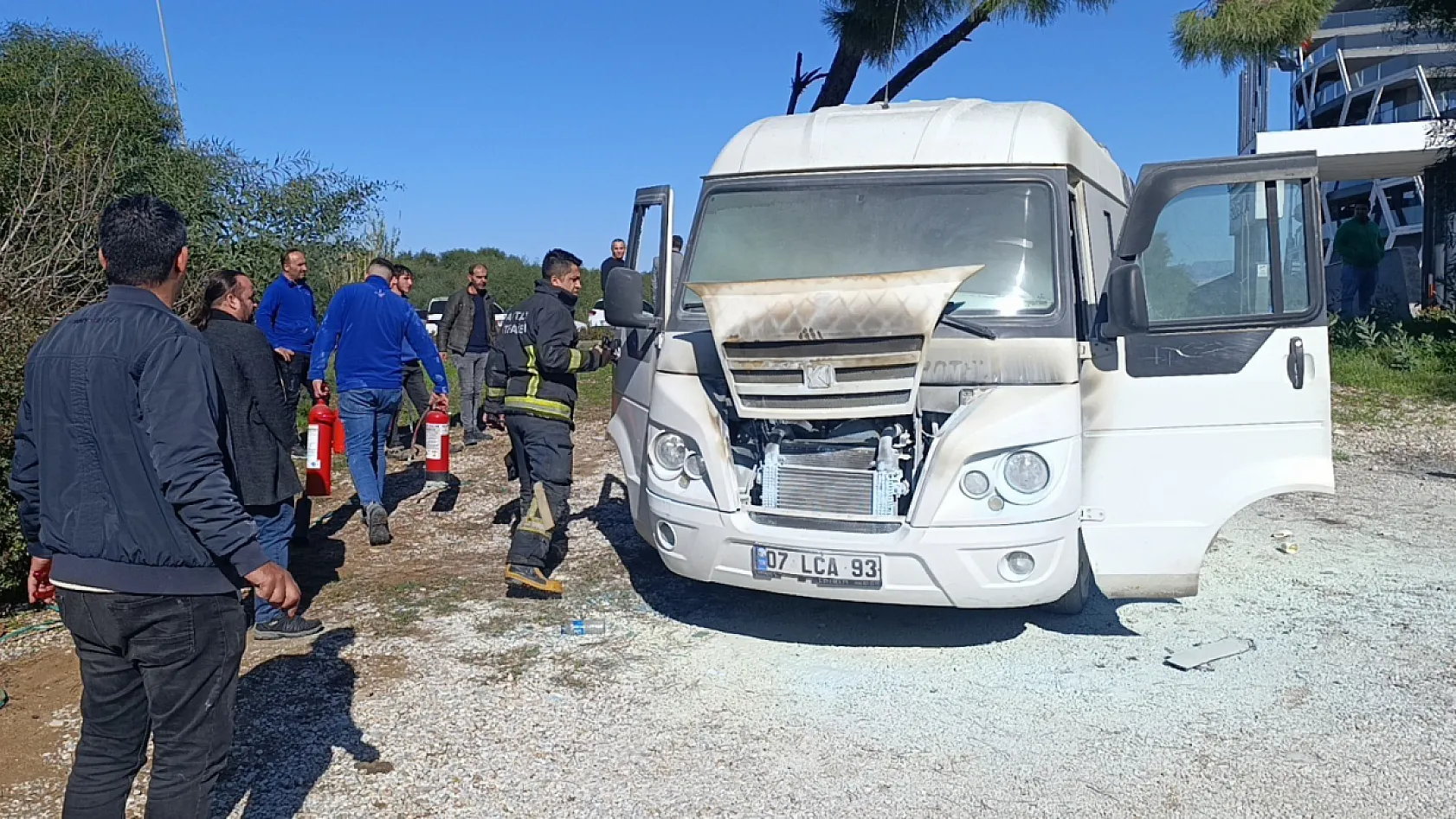 Otel servis minibüsü yandı