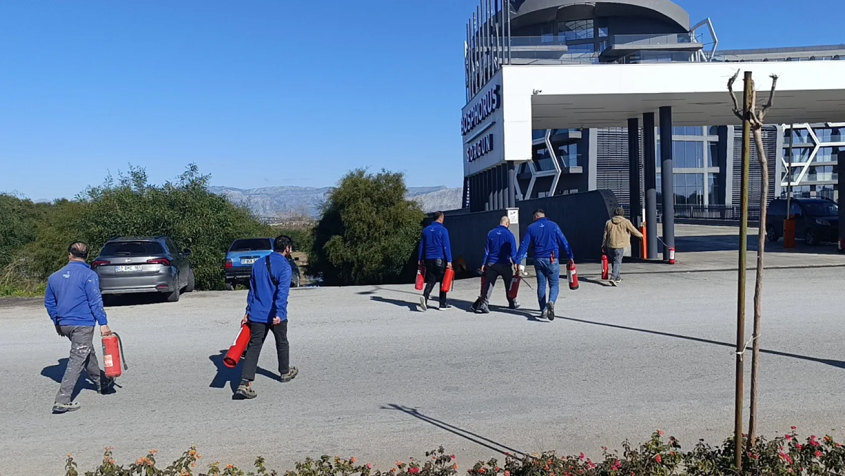 Otel servis minibüsü yandı