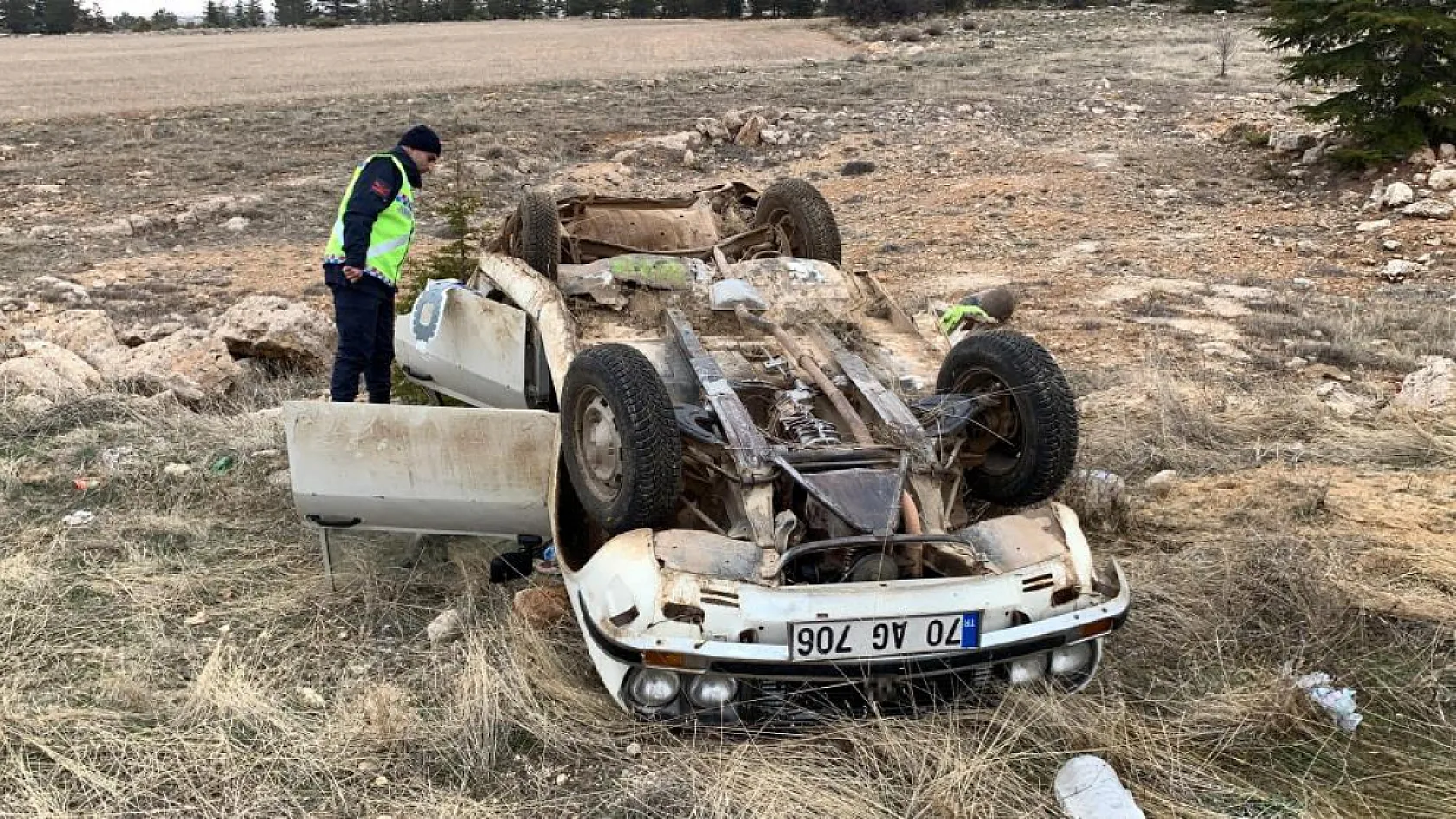 Hafif ticari araç otomobile arkadan çarptı: 4 yaralı