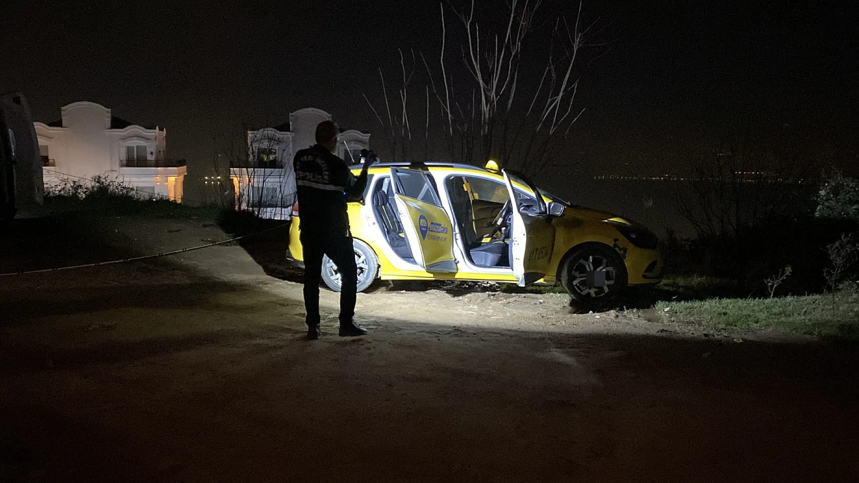 Taksici yol kenarında boğazı kesilmiş halde bulundu