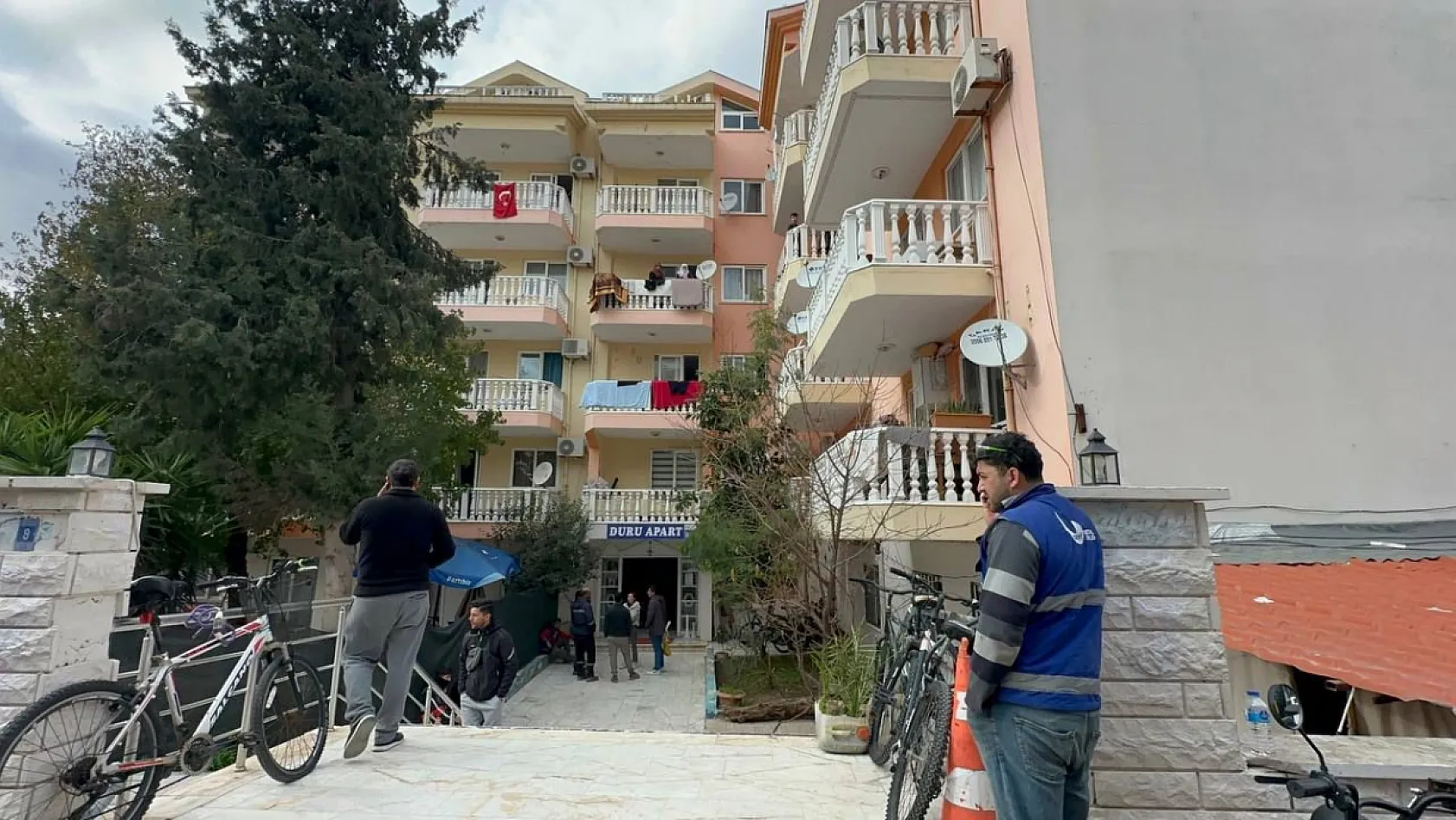 Marmaris'te depreme dayanıksız bina tahliye edildi