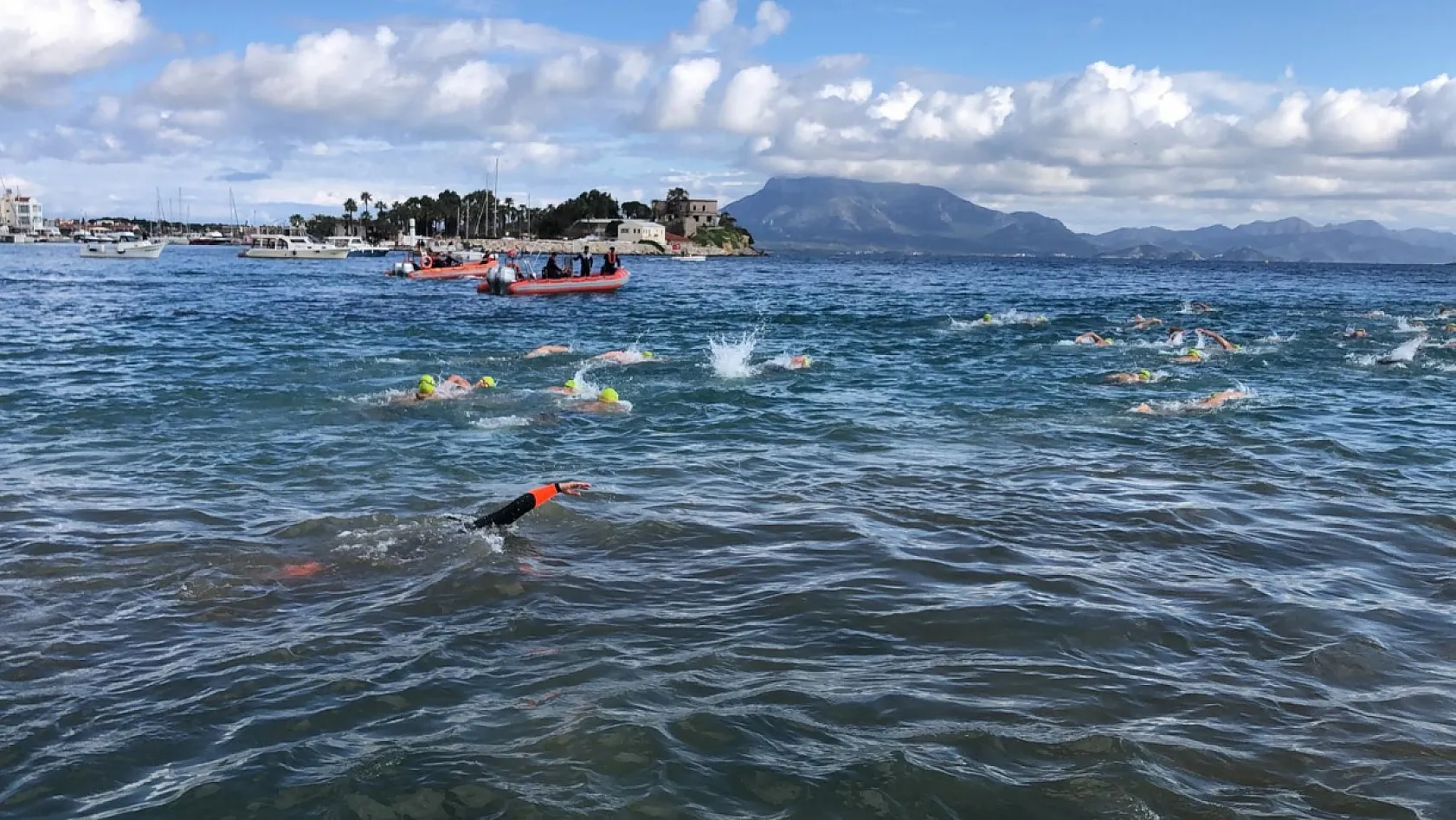 Datça'da 19. Açık Kış Yüzme Maratonu start aldı