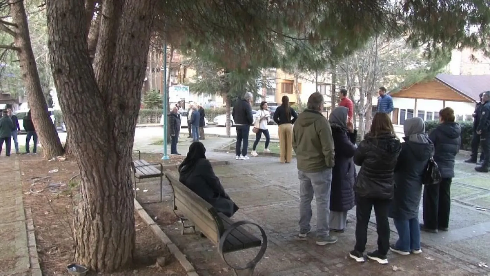 İnşaat Kazısı Sonrası Heyelan: 4 Katlı Binada Panik