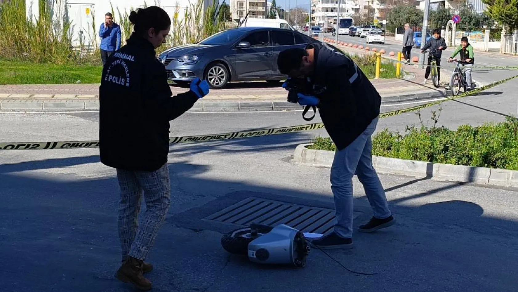 Motosiklet ile otomobil çarpıştı, 2 genç kız ağır yaralandı