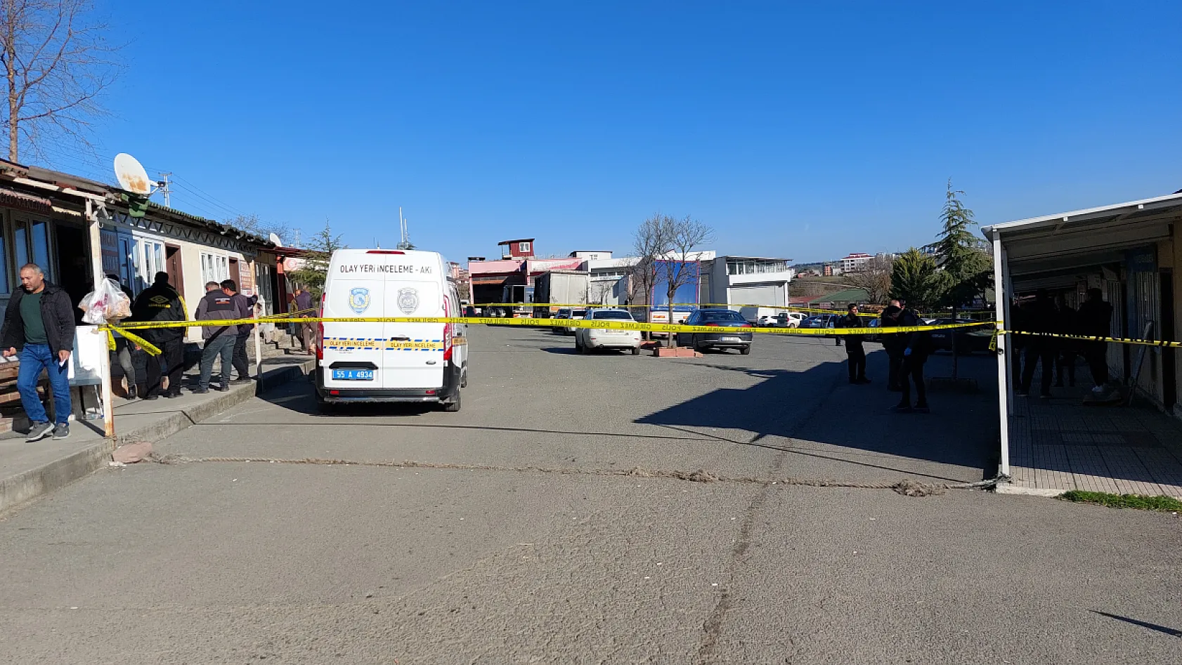 Nakliyat şirketi sahibi baba-oğul silahlı saldırıda ağır yaralandı