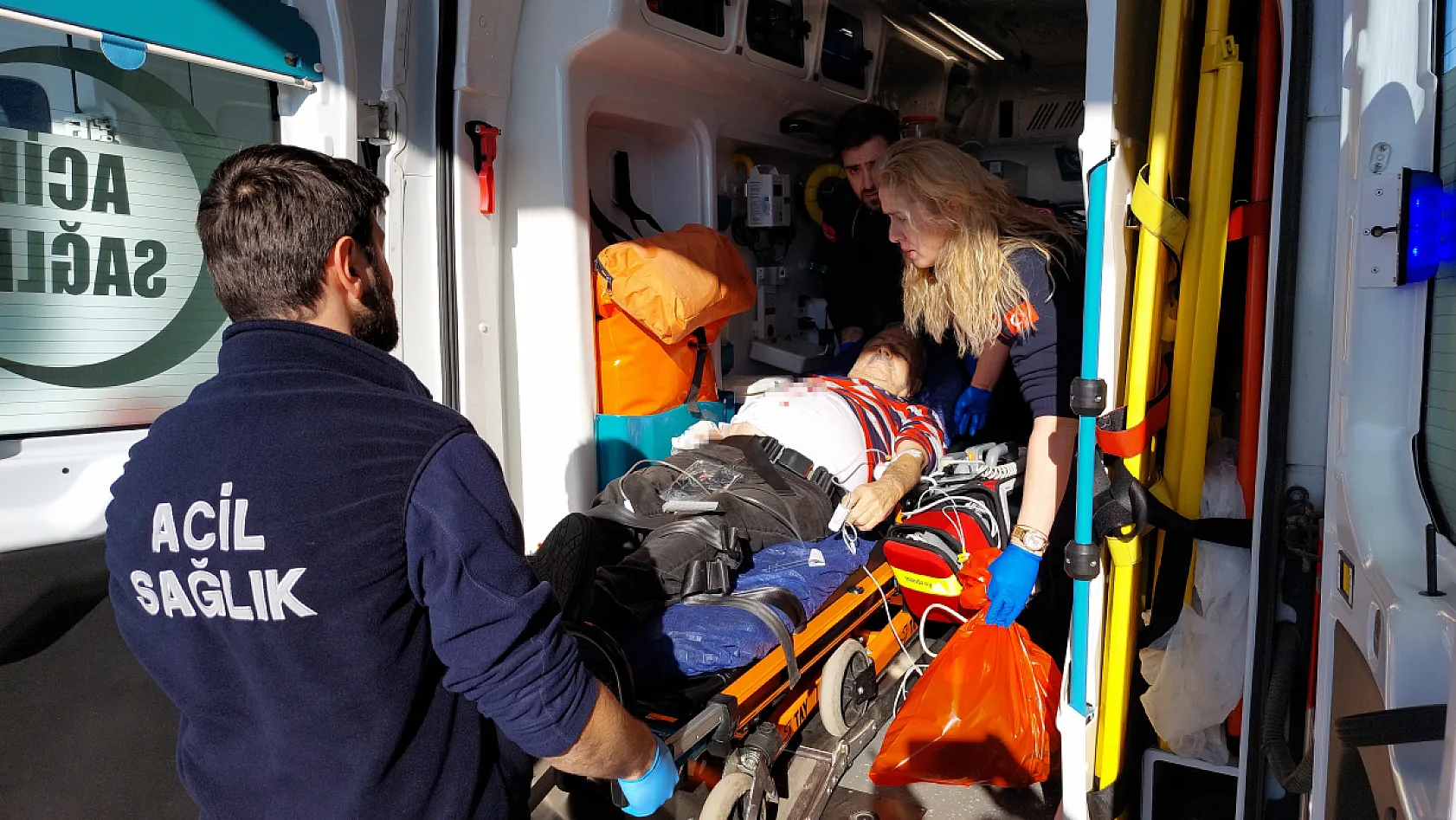 Nakliyat şirketi sahibi baba-oğul silahlı saldırıda ağır yaralandı