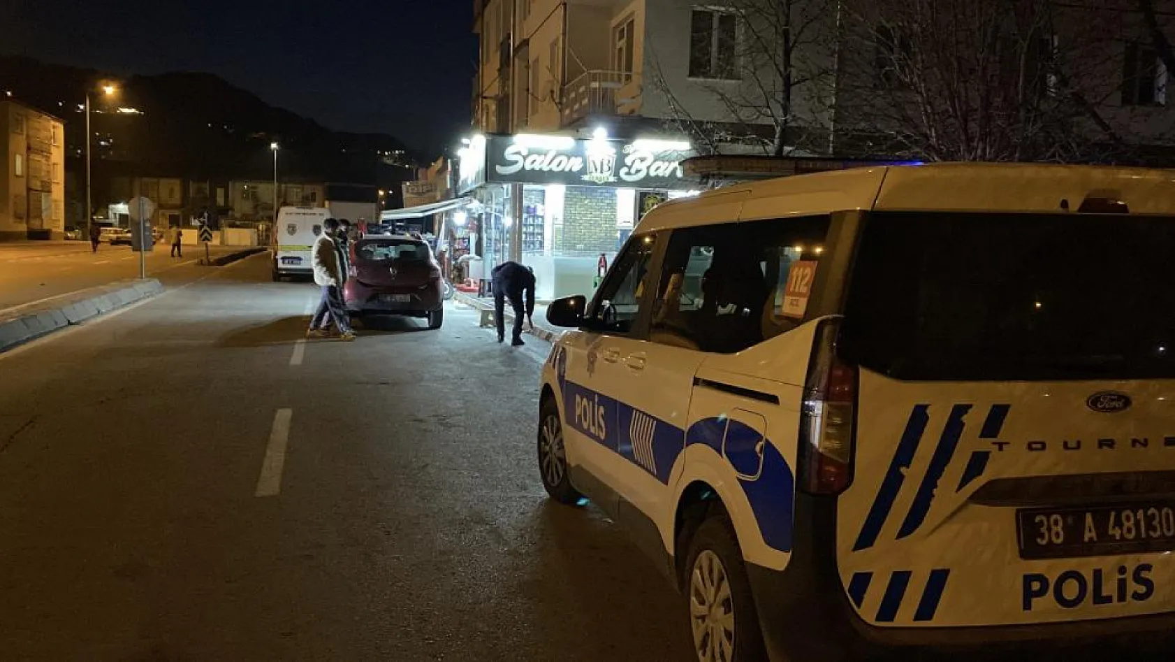 Husumetlisini 3. kattaki evinin balkonunda vurdu