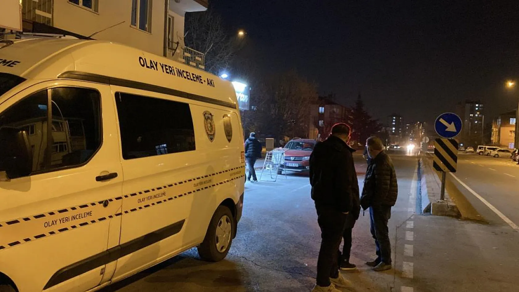 Husumetlisini 3. kattaki evinin balkonunda vurdu