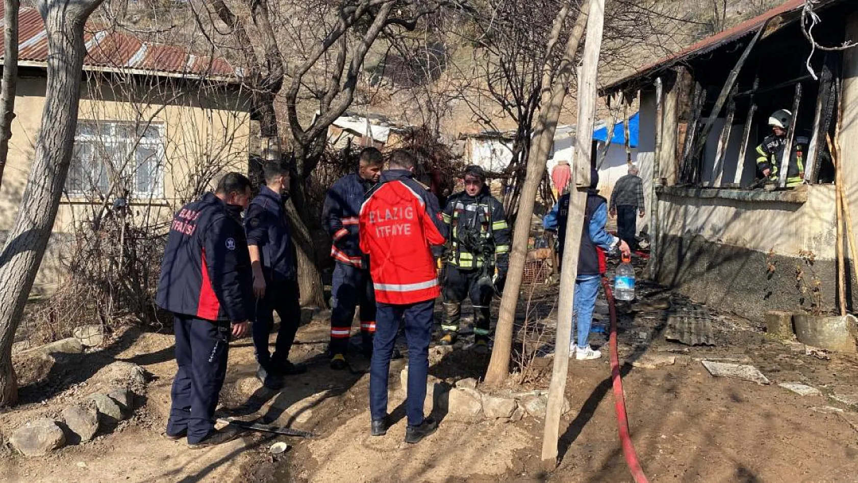 Devrilen soba faciası: 1'i ağır 3 yaralı