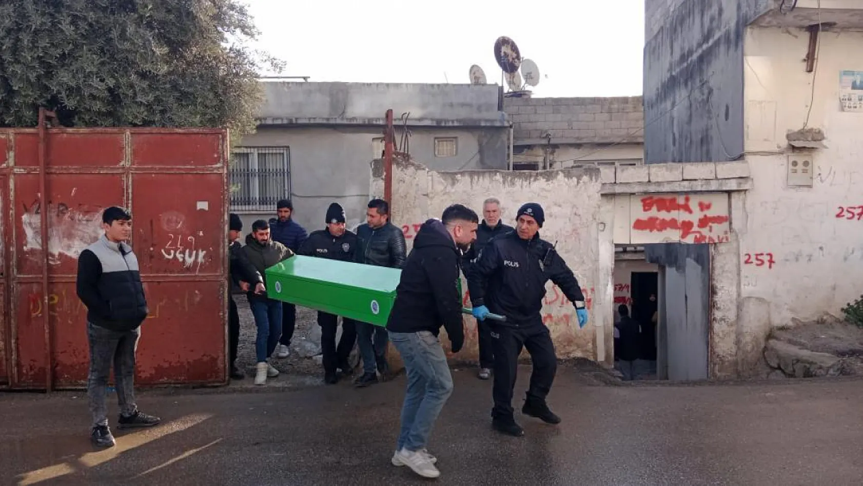 Eşi gözaltında! Genç kadın av tüfeğiyle vurulmuş halde bulundu