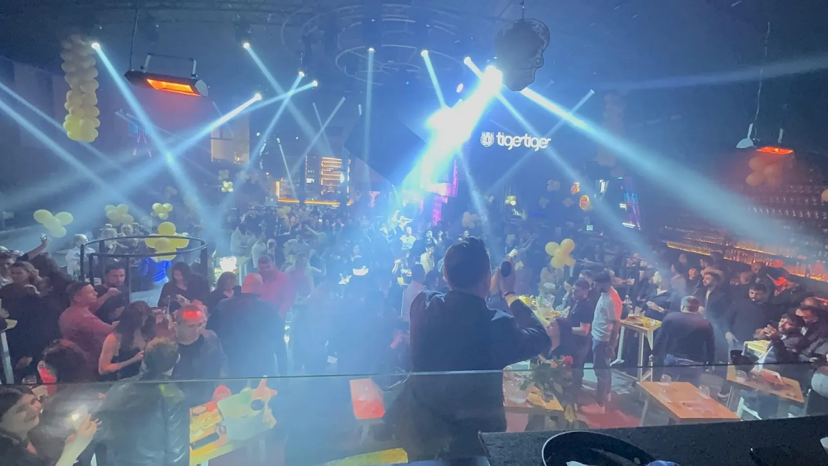 Marmaris Barlar Sokağı için ilçe protokolü sokak esnafı ile toplantı yaptı