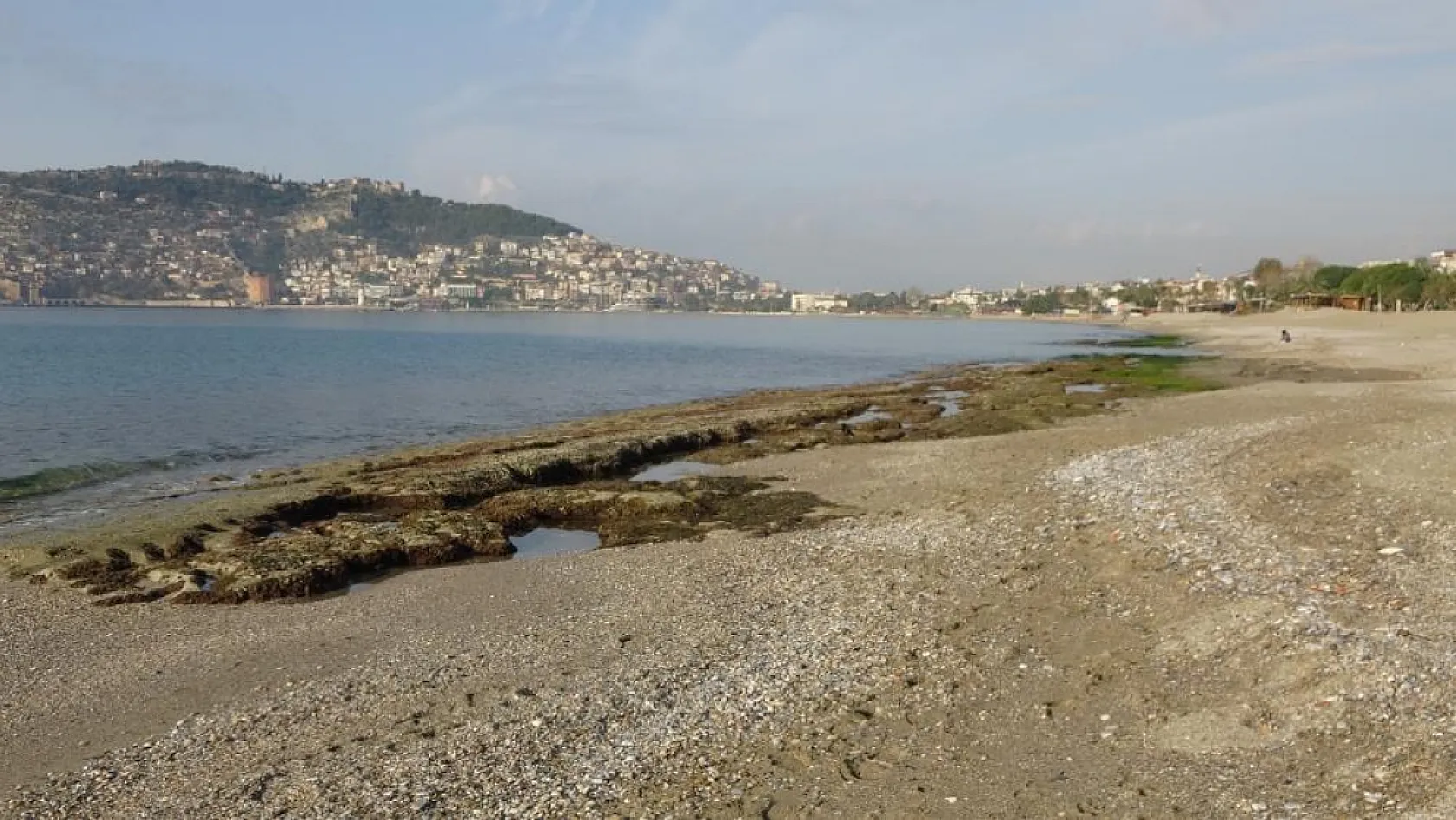 Alanya'da deniz 8 metre çekildi! Deprem habercisi mi