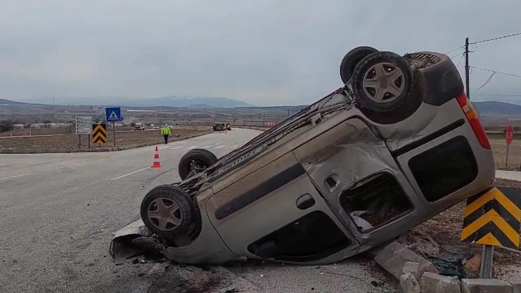Burdur-Fethiye Yolu'nda feci kaza! Takla atan araçtan 3 kişi yaralı kurtuldu