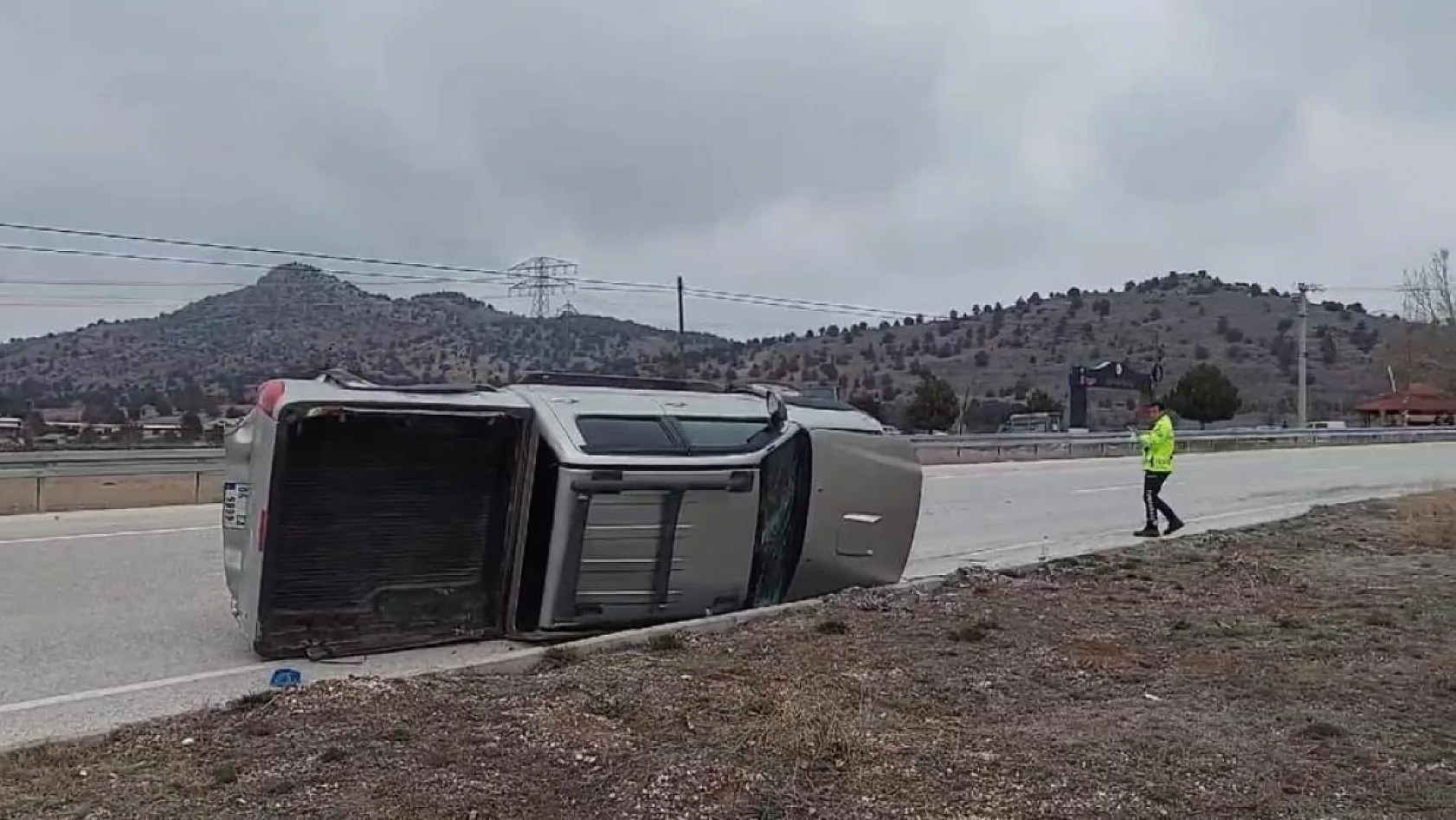Burdur-Fethiye Yolu'nda feci kaza! Takla atan araçtan 3 kişi yaralı kurtuldu