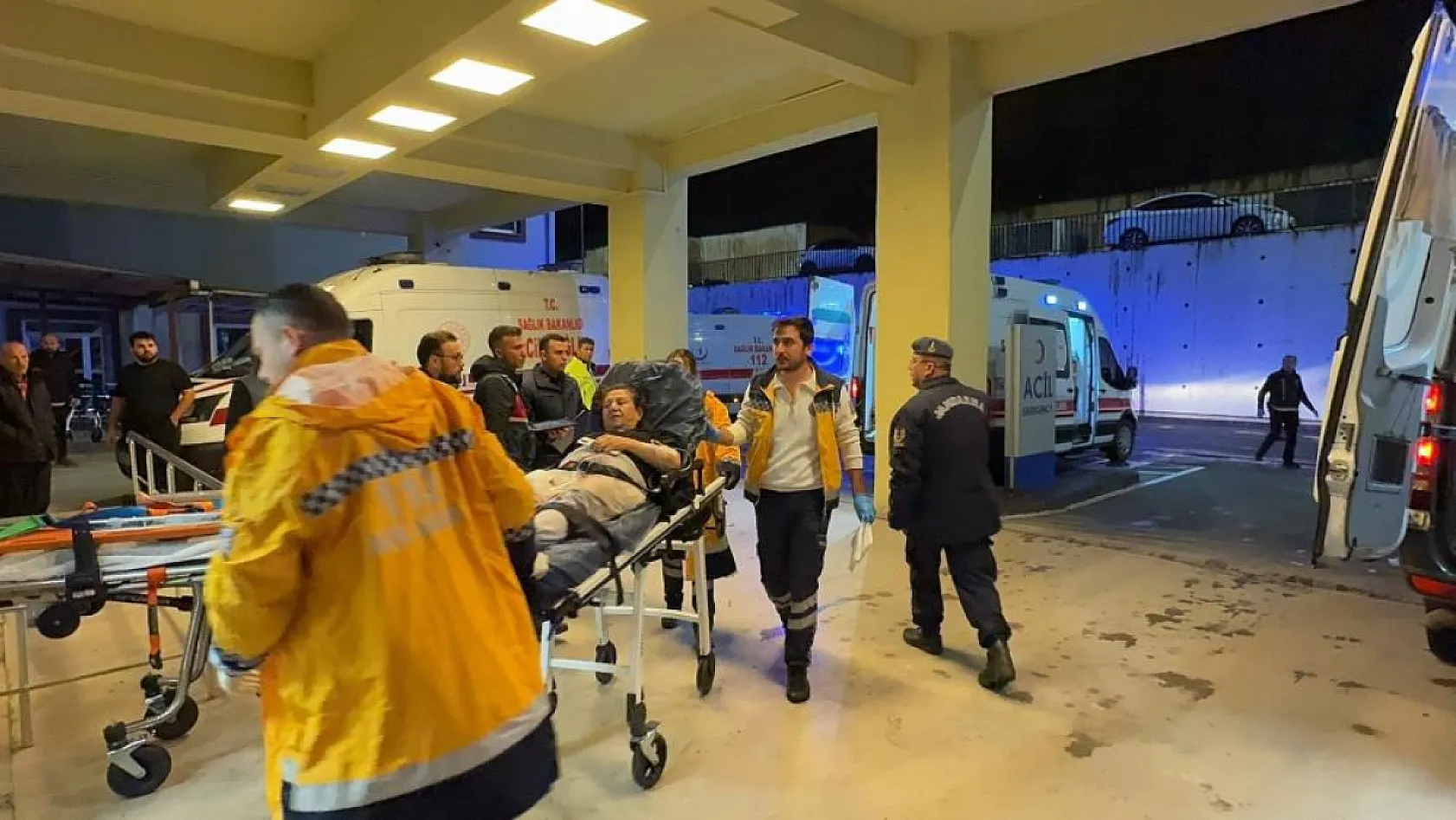 Antalya'da yolcu otobüsü şarampole uçtu: 10'u ağır 33 yaralı
