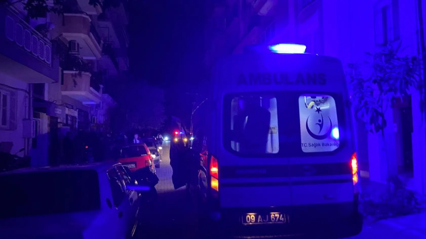 Odasında başından vurulmuş halde ölü bulundu