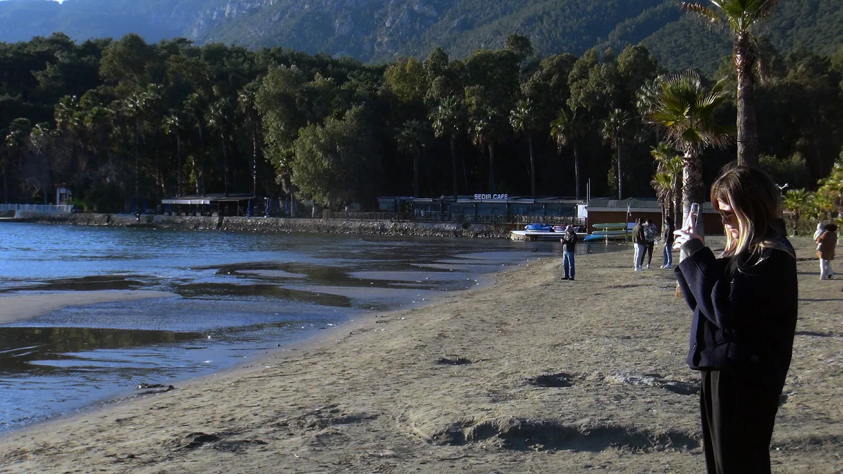 Akyaka'da deniz suyu 12 metre çekildi