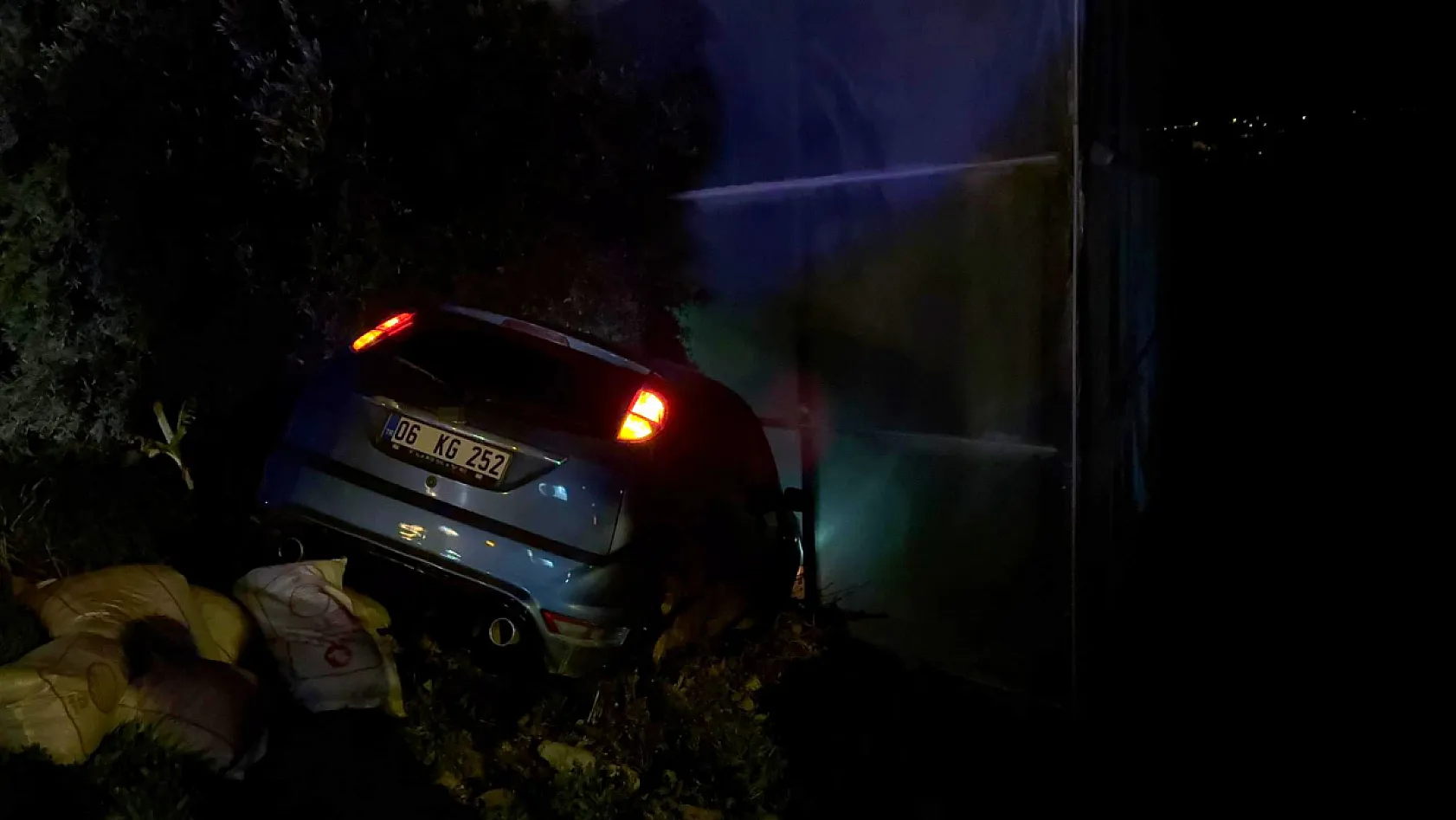 Muz serasına daldı, polis ve sağlık ekiplerini 1 saat oyaladı