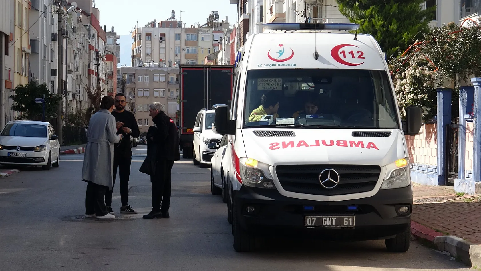 Yanına alabildiği tek şey pantolonu oldu, evinin yanışını çaresiz gözlerle izledi