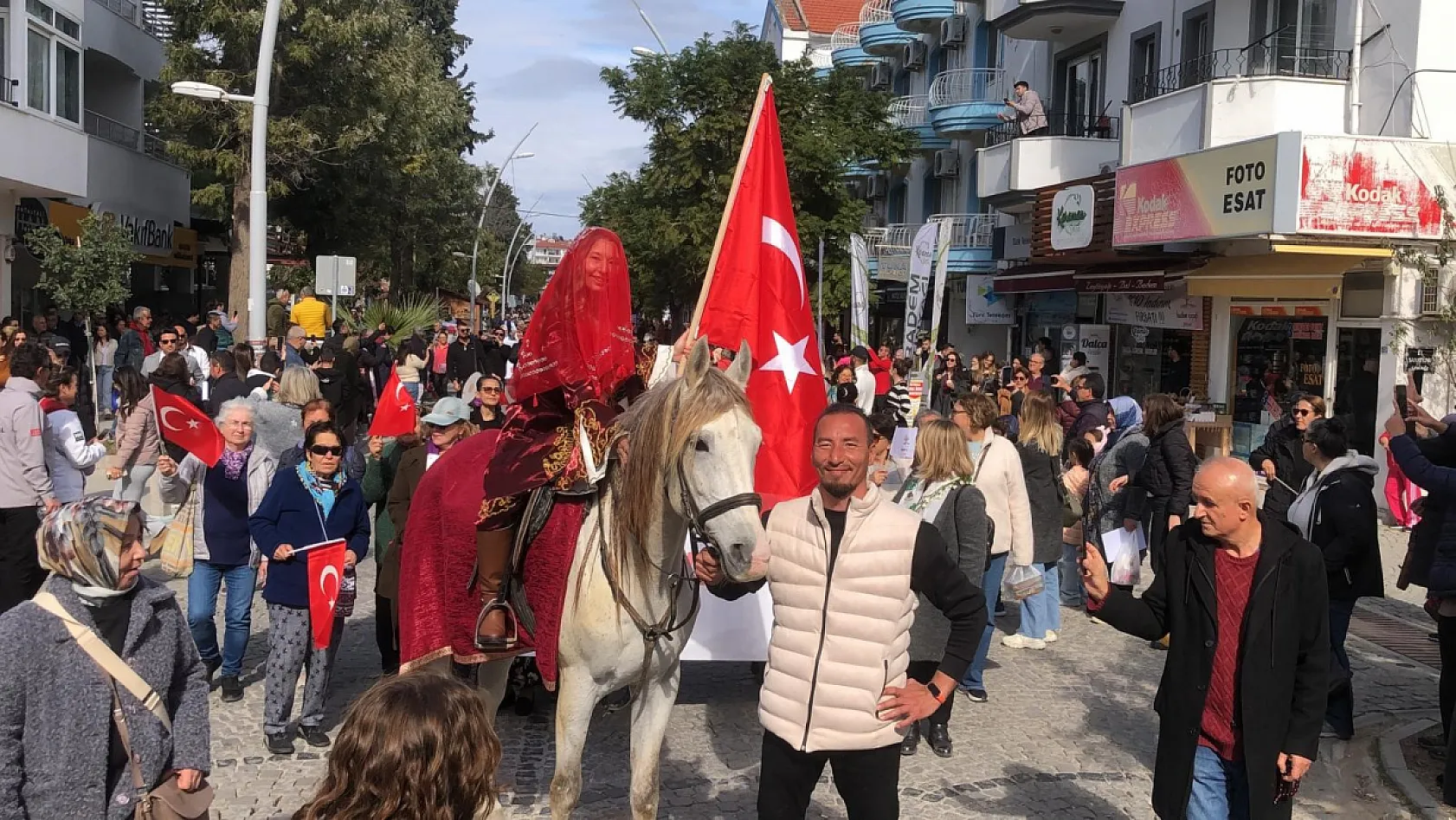 Datça Badem Çiçeği Festivali sürüyor
