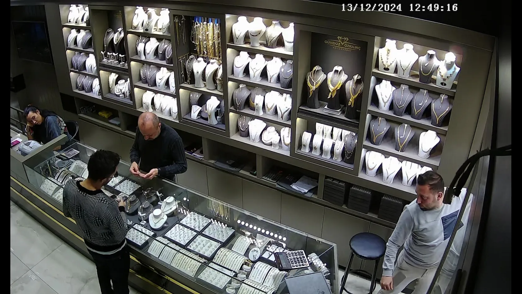 Çalıştığı kuyumcudan 3 kilo altın çaldı, 'Şeytana uydum' dedi