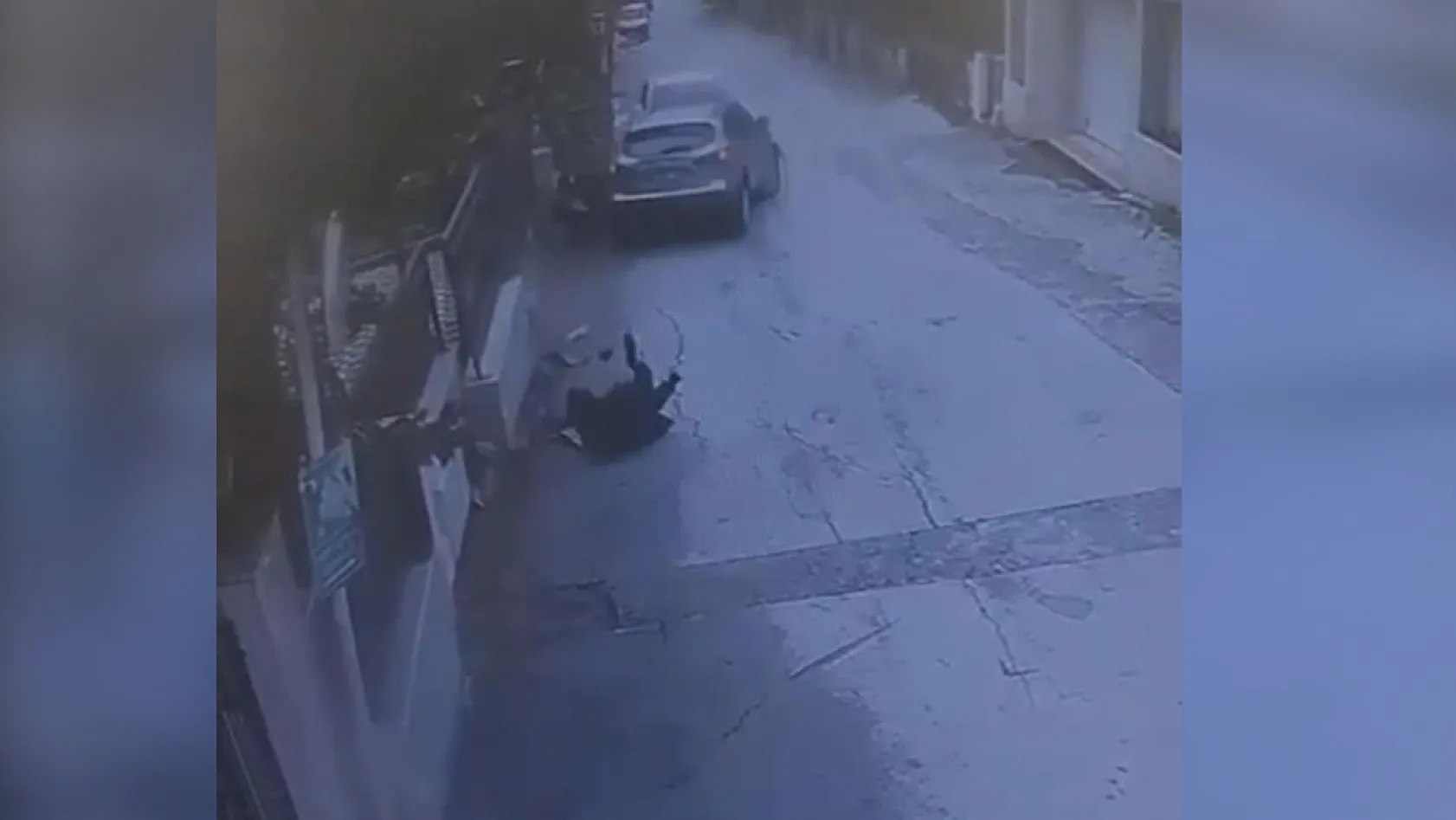 Park edeceği esnada gaza bastı, kontrolden çıkıp 2 kadını ezdi