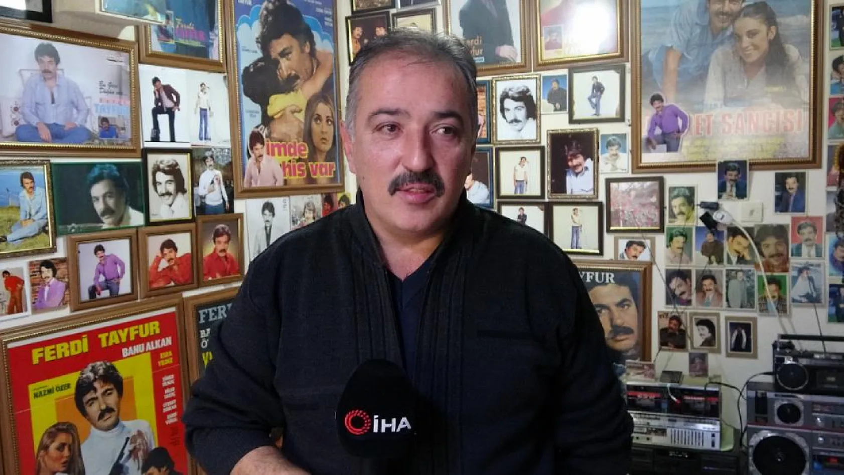 Taksi şoförü evini adeta 'Ferdi Tayfur Müzesi'ne çevirdi