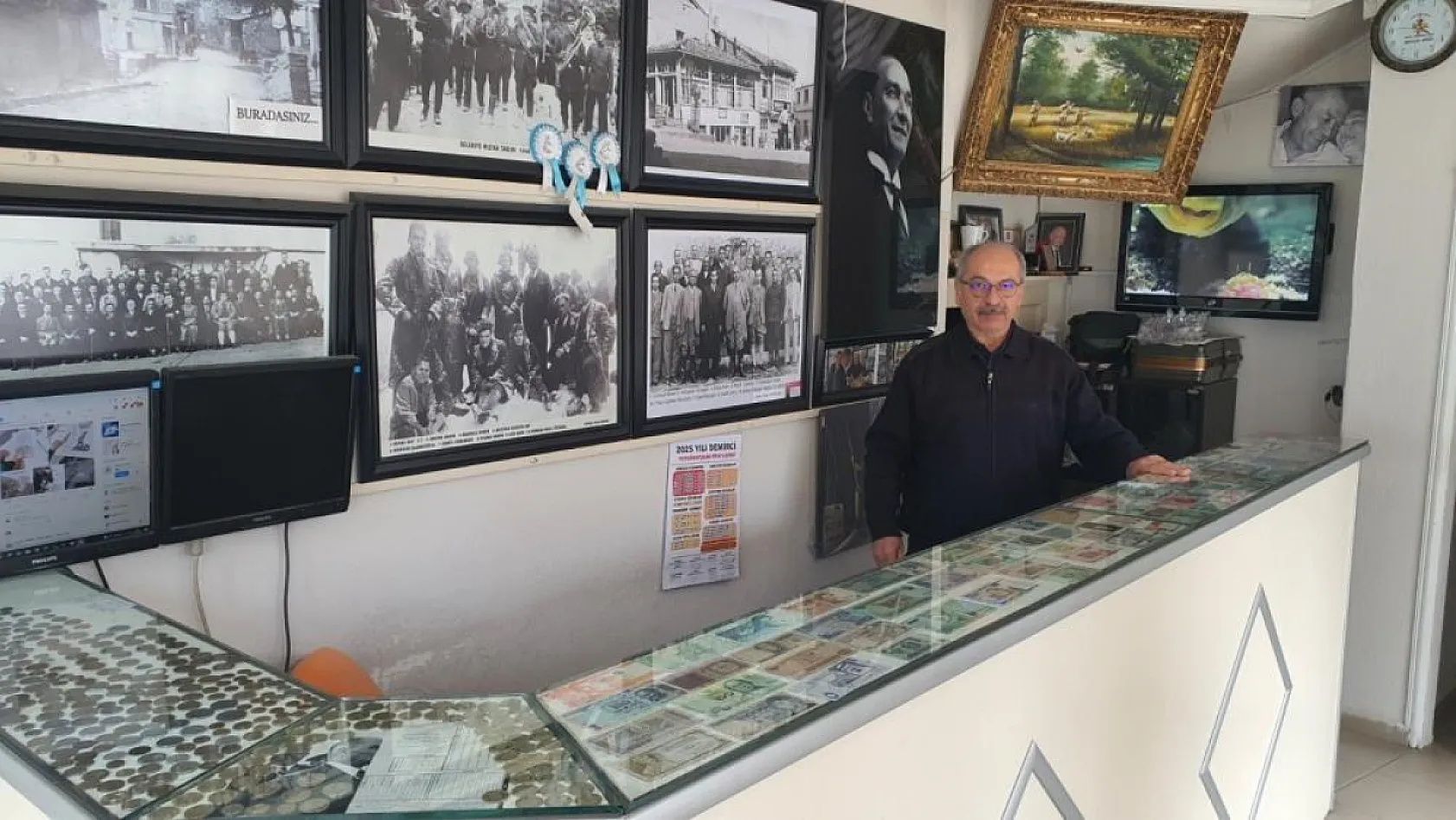 Fotoğrafçıdan şaşırtan koleksiyon! Nostaljik fotoğraflar ve yabancı paralar ilgi odağı oldu