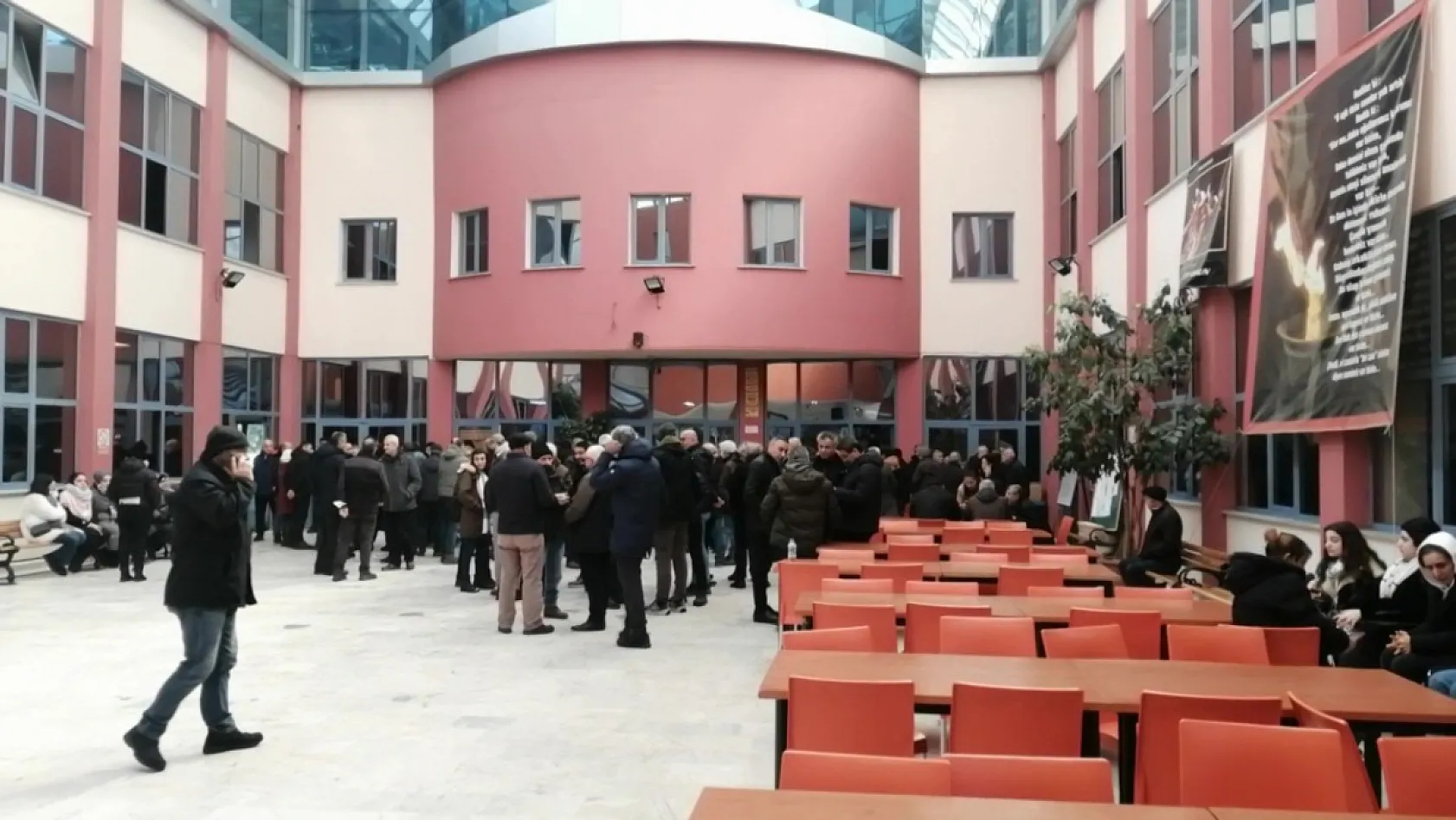 19 yaşındaki genç sokak ortasında öldürüldü