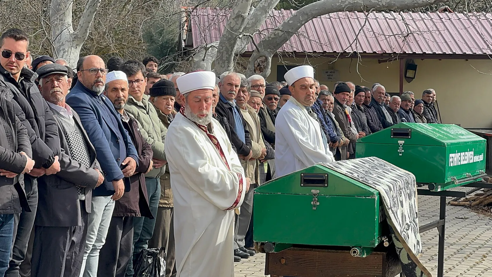 Fethiye'de evde çıkan yangında ölen karı koca yan yana defnedildi