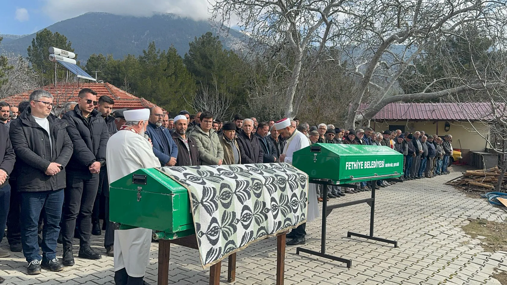 Fethiye'de evde çıkan yangında ölen karı koca yan yana defnedildi