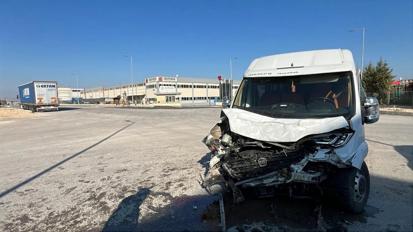 Manisa'da işçi servisi kaza yaptı: 19 yaralı