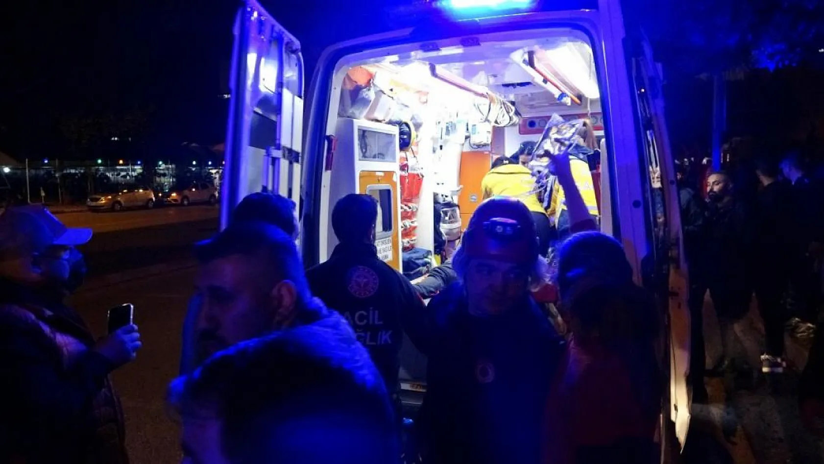 Kaldırıma çarpıp bahçeye uçan otomobilin sürücüsü polisten acı haber