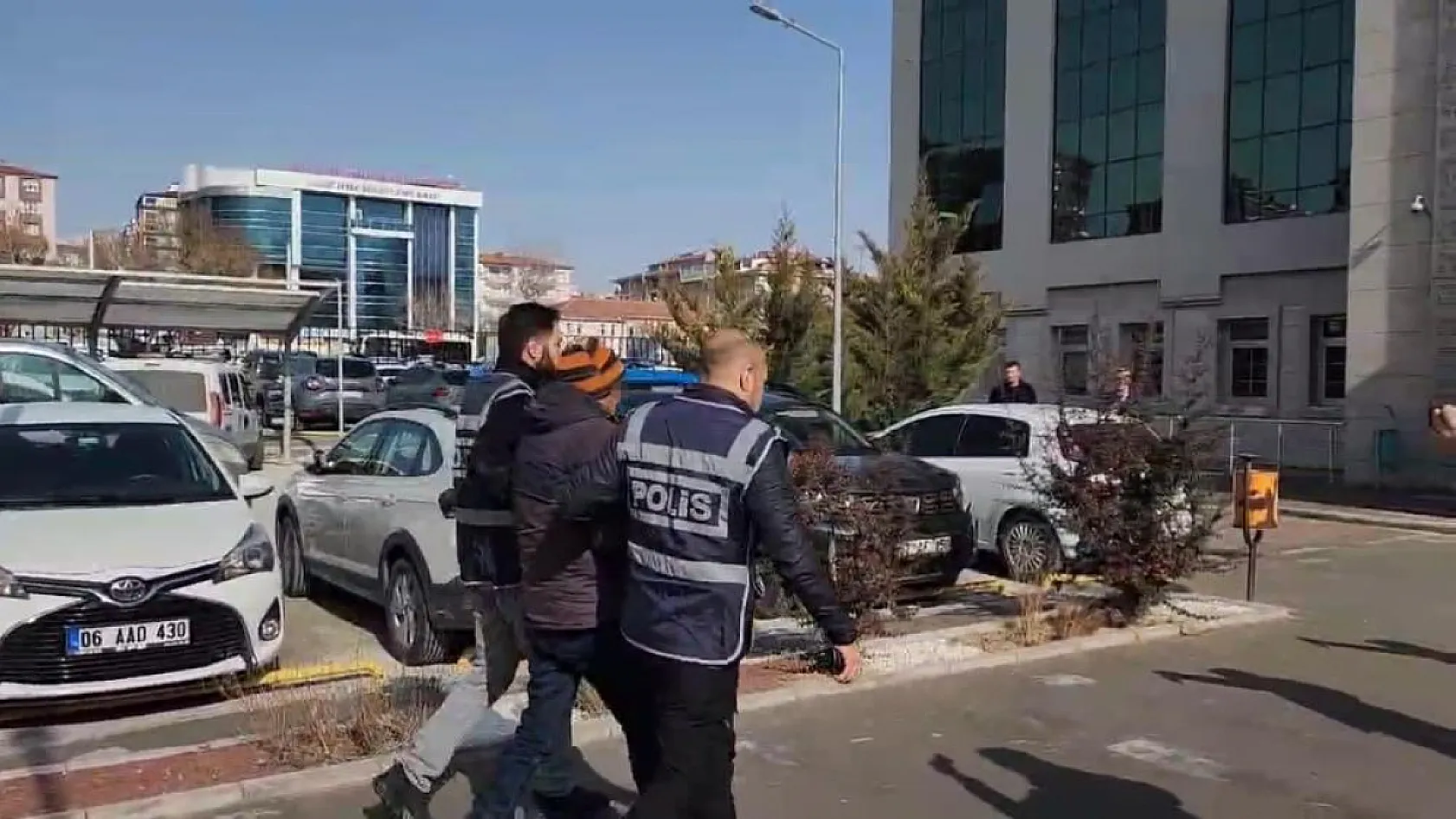 Doktoru bıçaklayan şüpheli: 'Bana yapay zeka yerleştirdi'