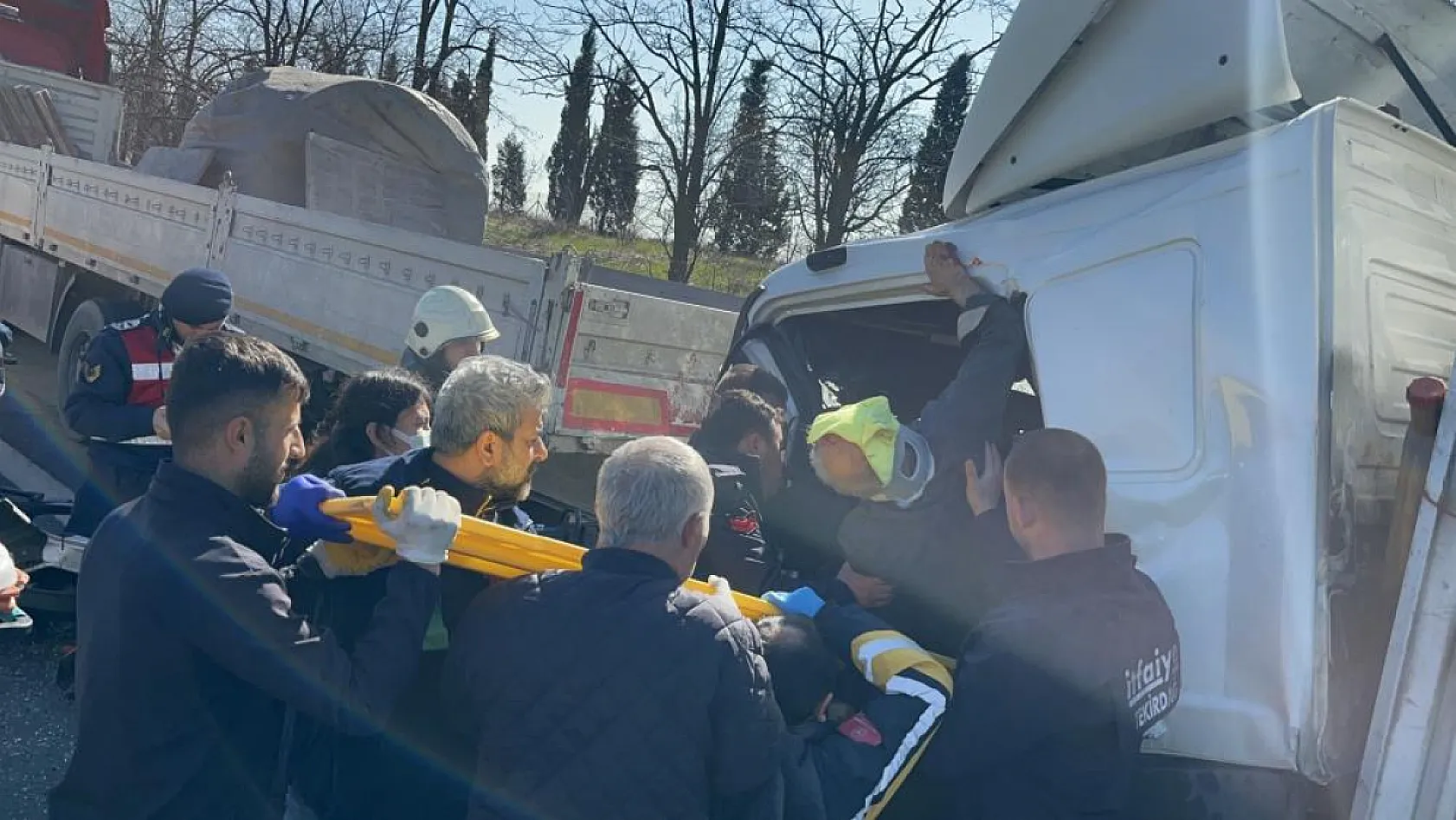 Korkunç kaza! Tır şoförü feci şekilde hayatını kaybetti