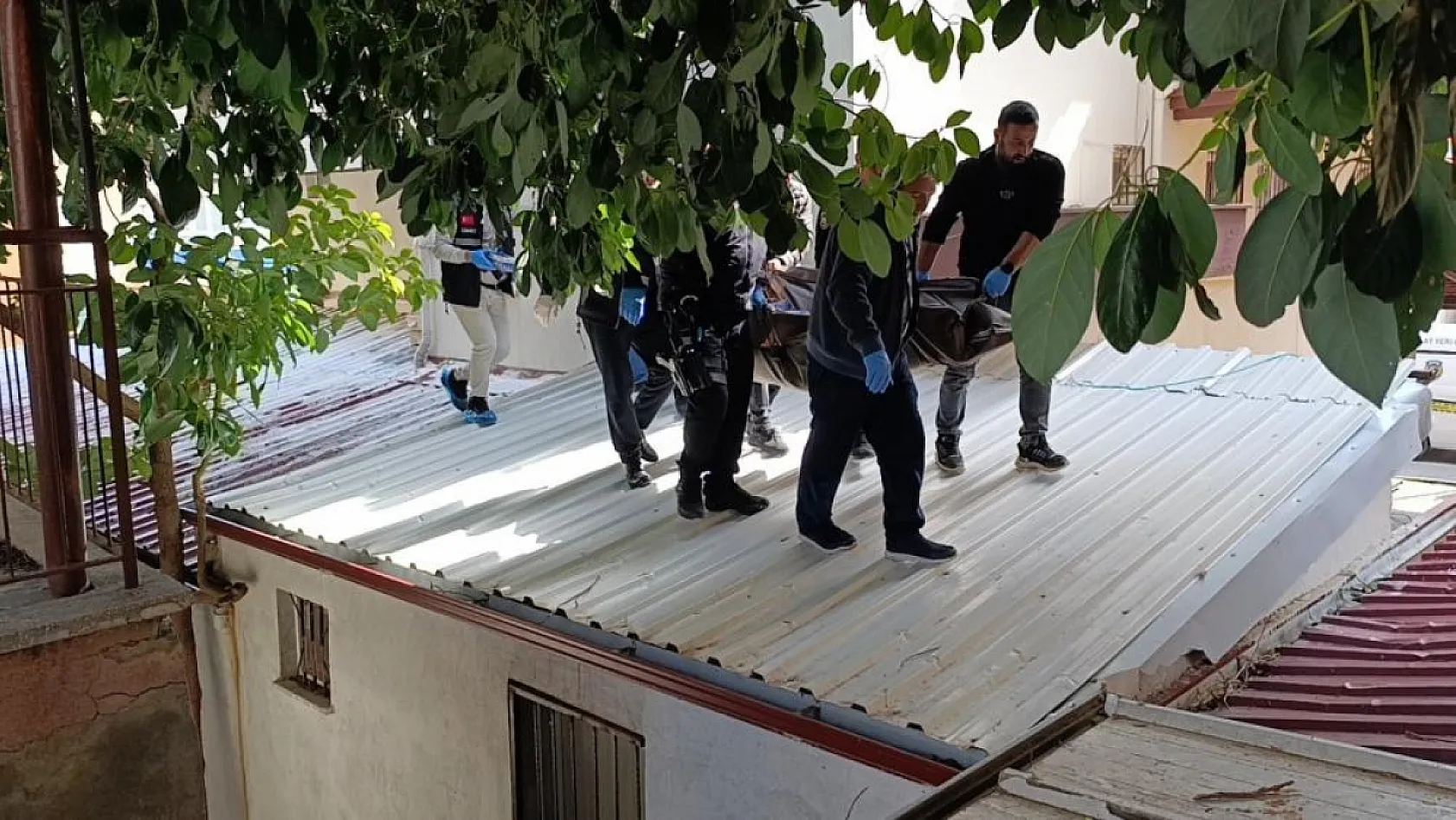 Antalya'da feci olay! 3. kattan düşen adam hayatını kaybetti